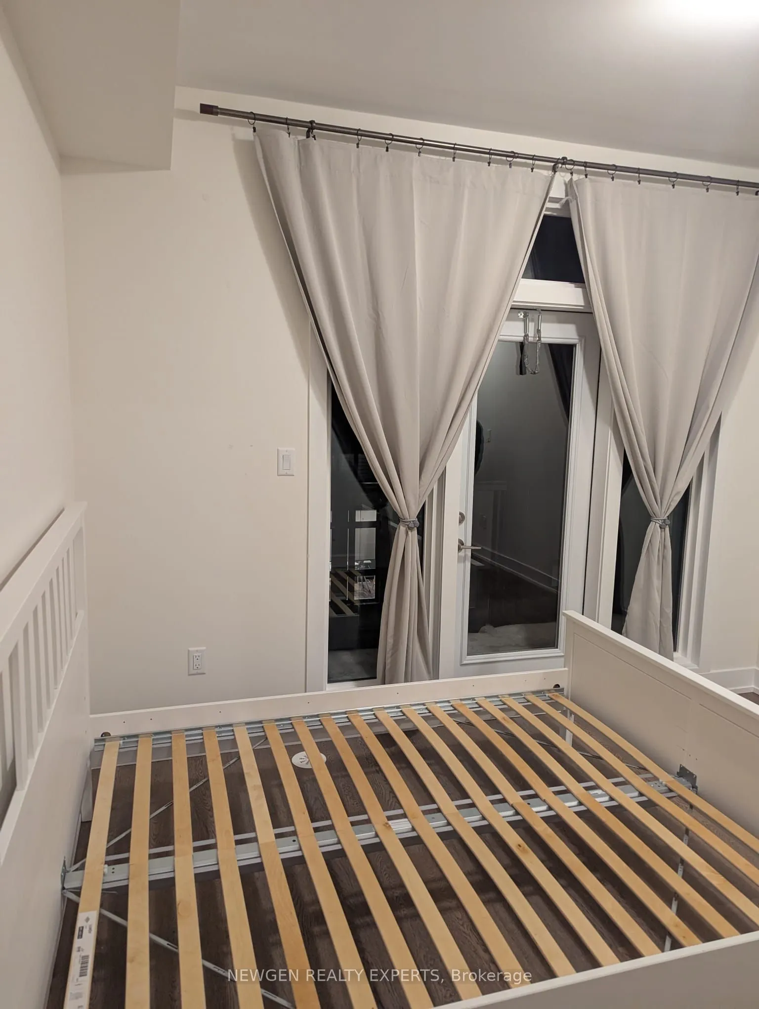 8 Sayers Lane S, #2