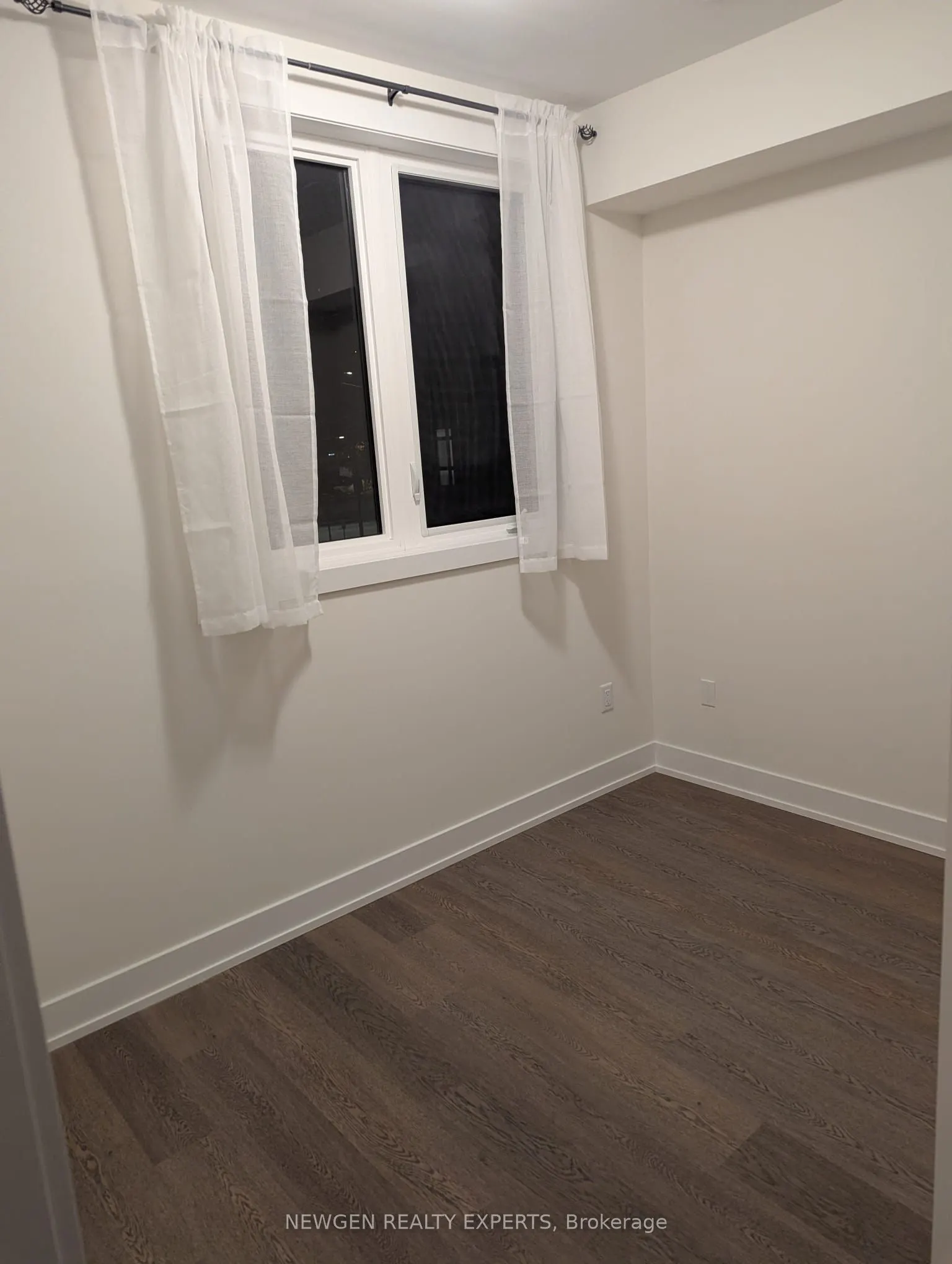 8 Sayers Lane S, #2