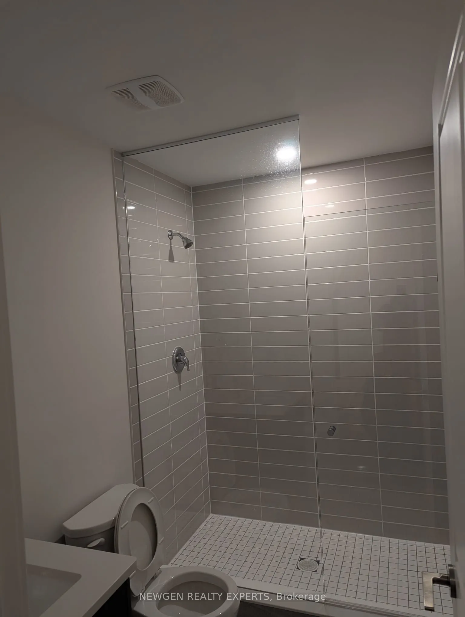 8 Sayers Lane S, #2