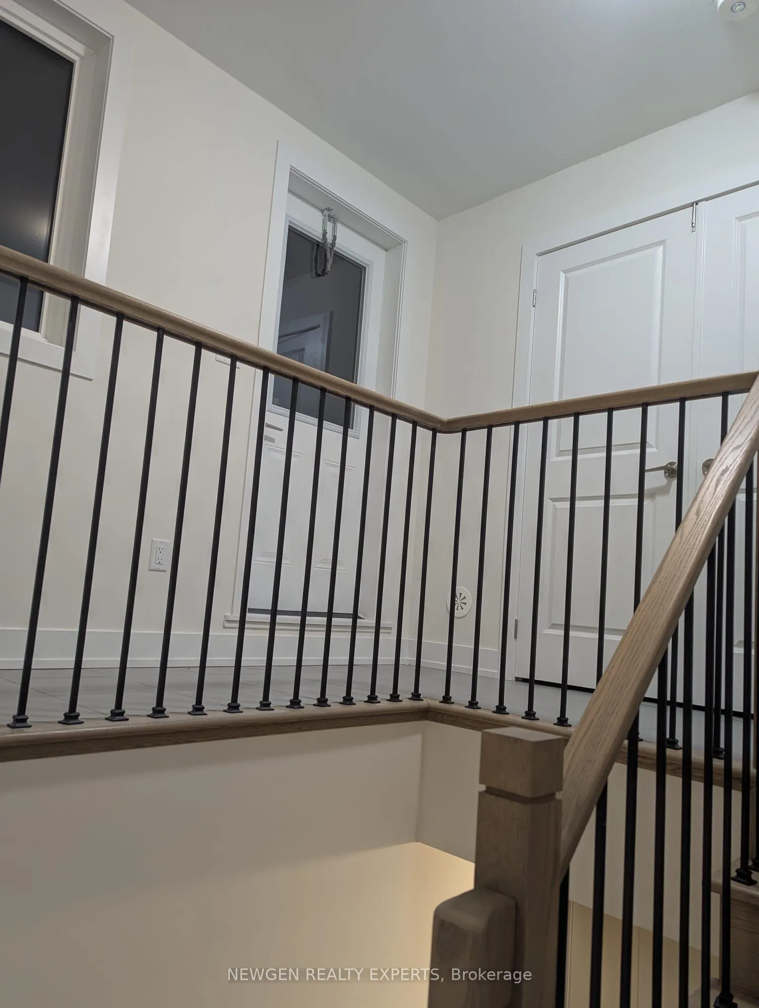 8 Sayers Lane S, #2