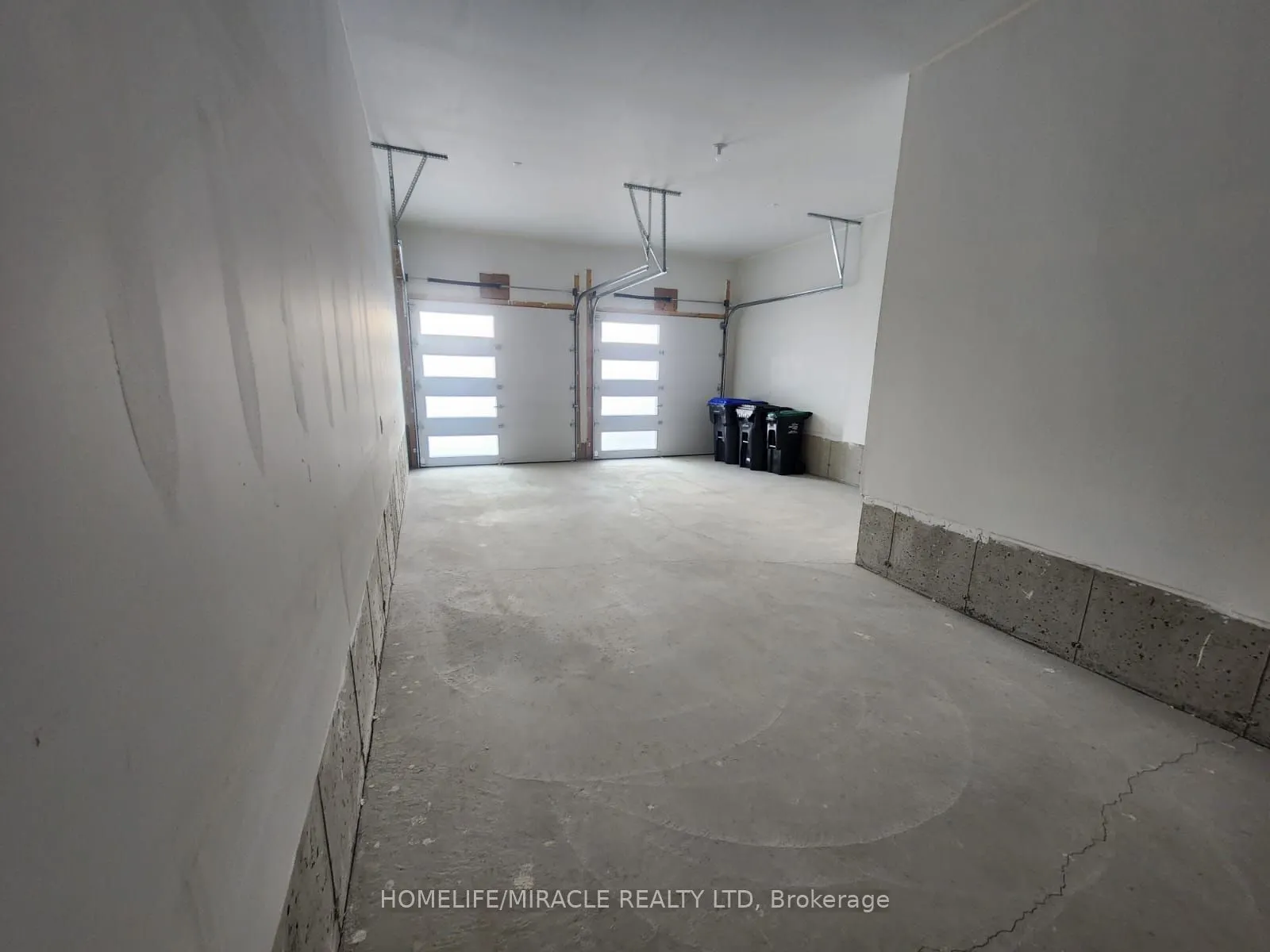 12 Sandhill Crescent