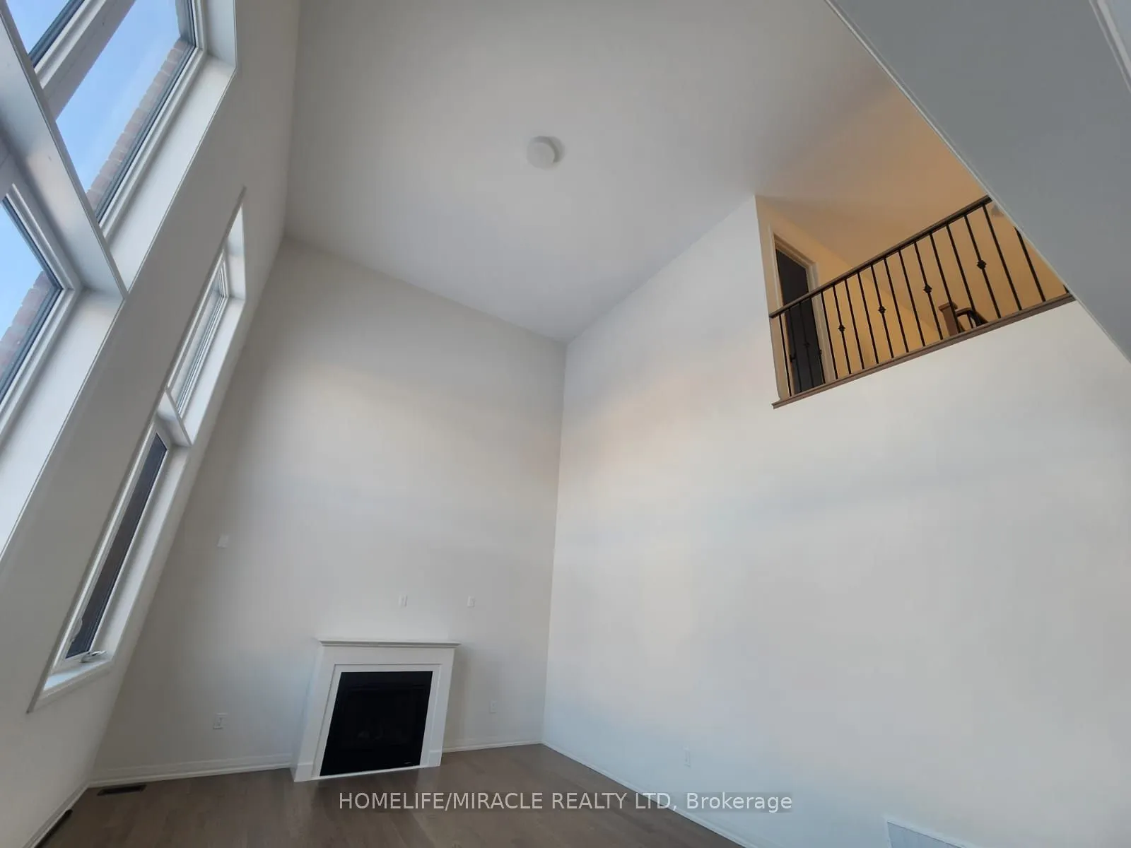 12 Sandhill Crescent