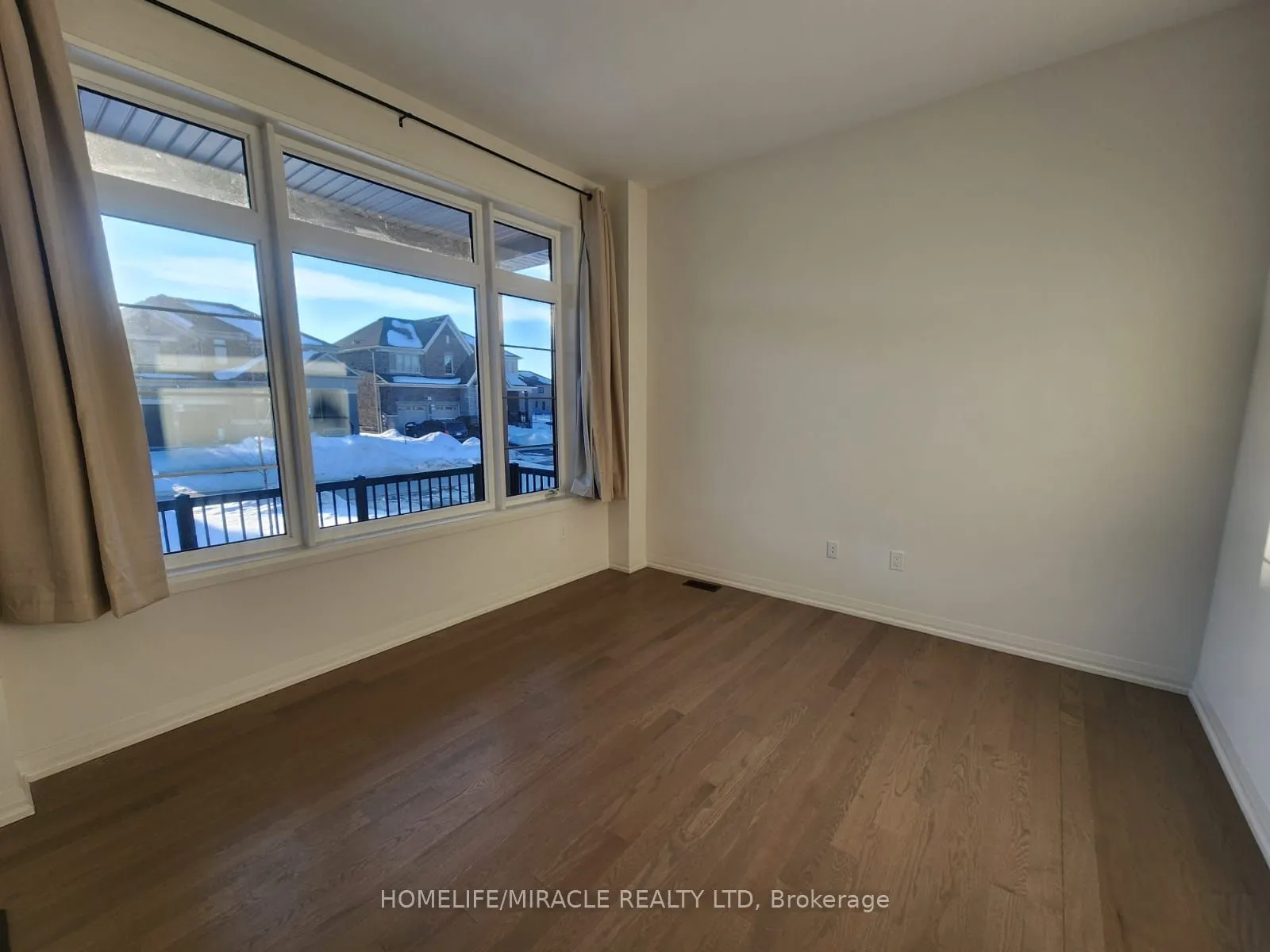 12 Sandhill Crescent