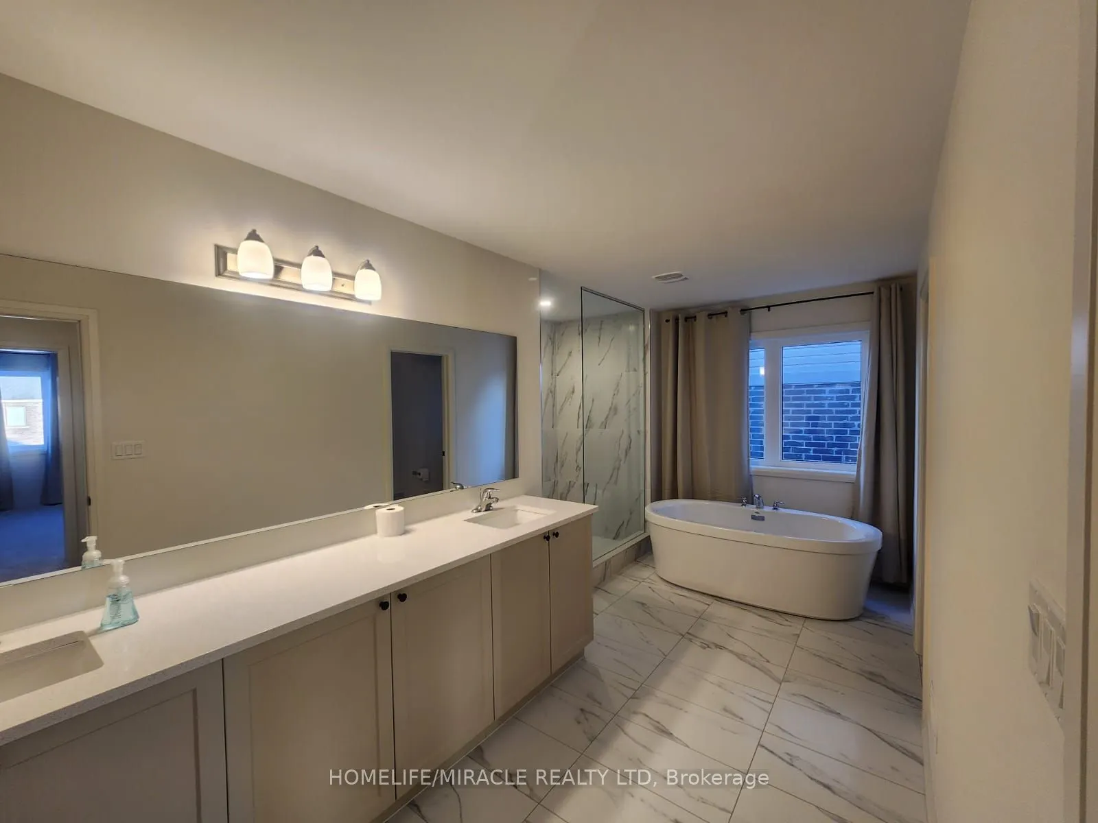 12 Sandhill Crescent