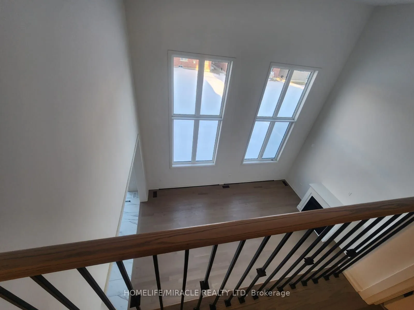 12 Sandhill Crescent