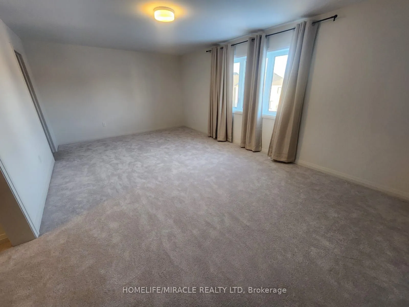 12 Sandhill Crescent