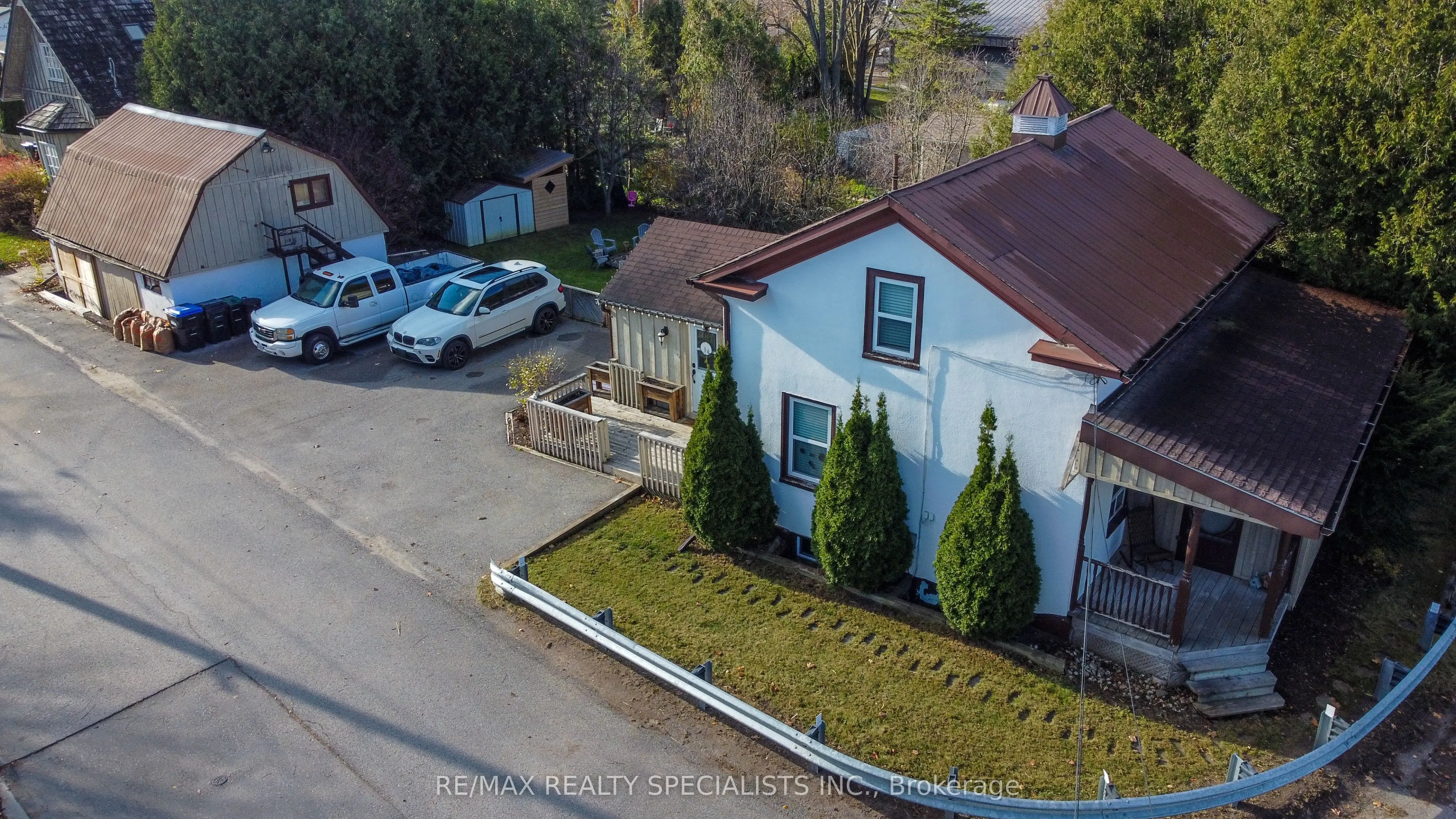 5 East John Street N