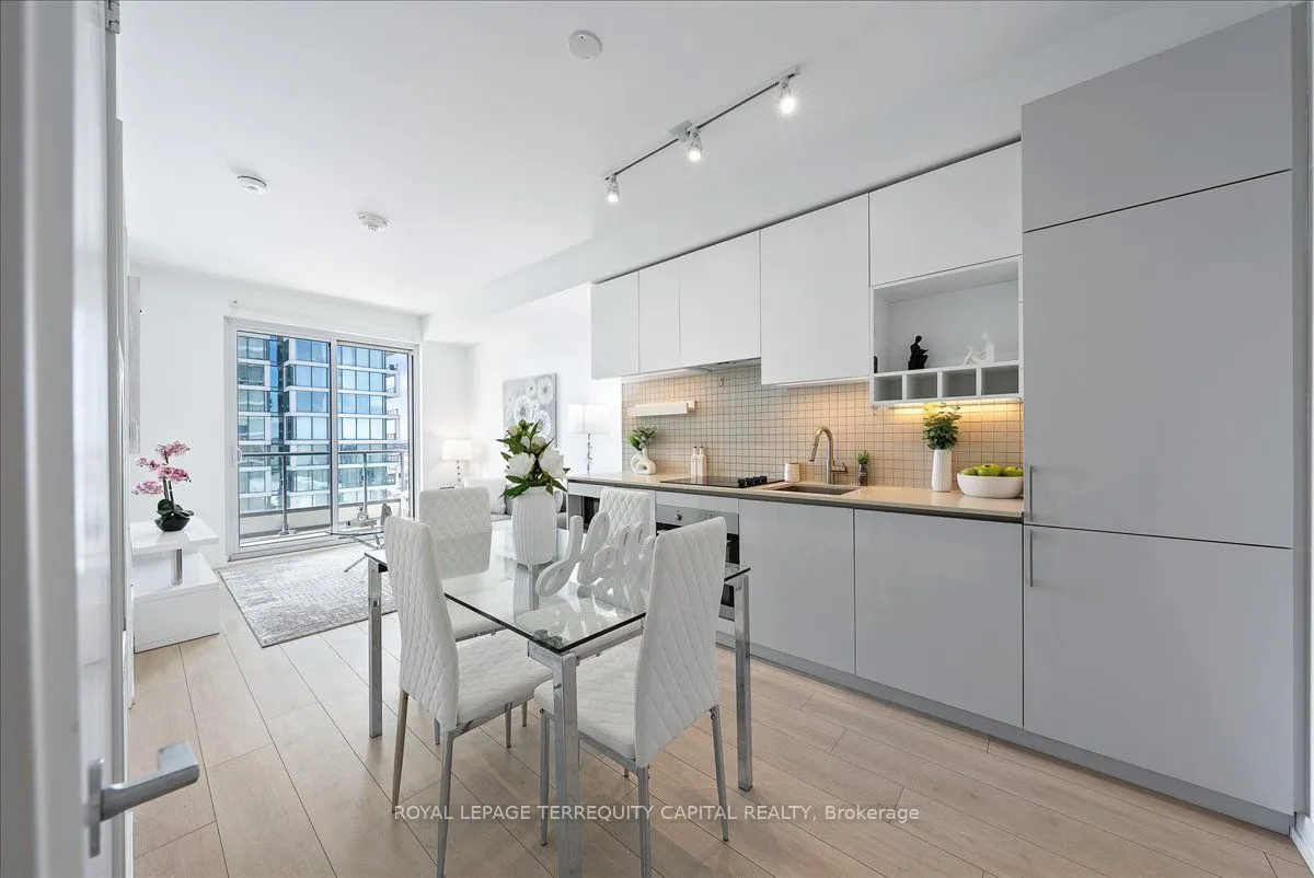 950 Portage Parkway, #1110