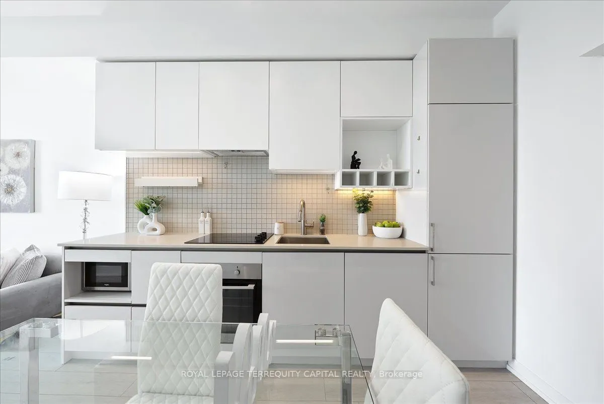 950 Portage Parkway, #1110