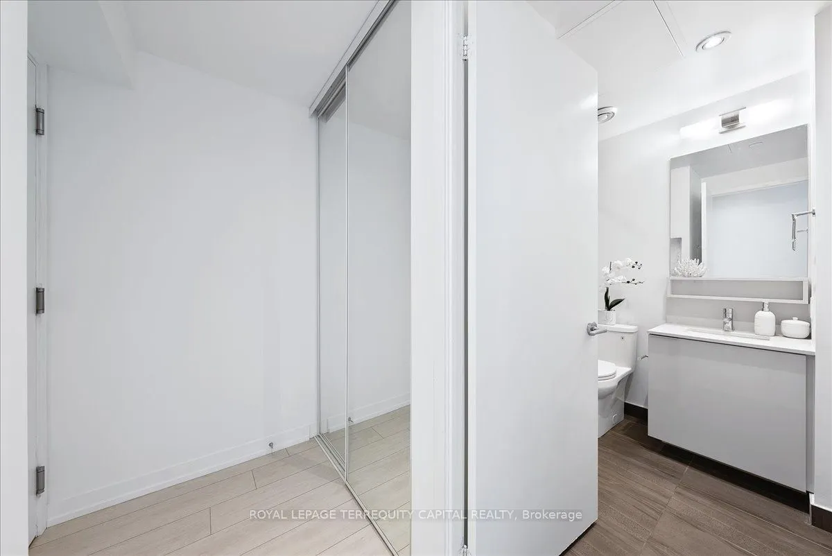 950 Portage Parkway, #1110