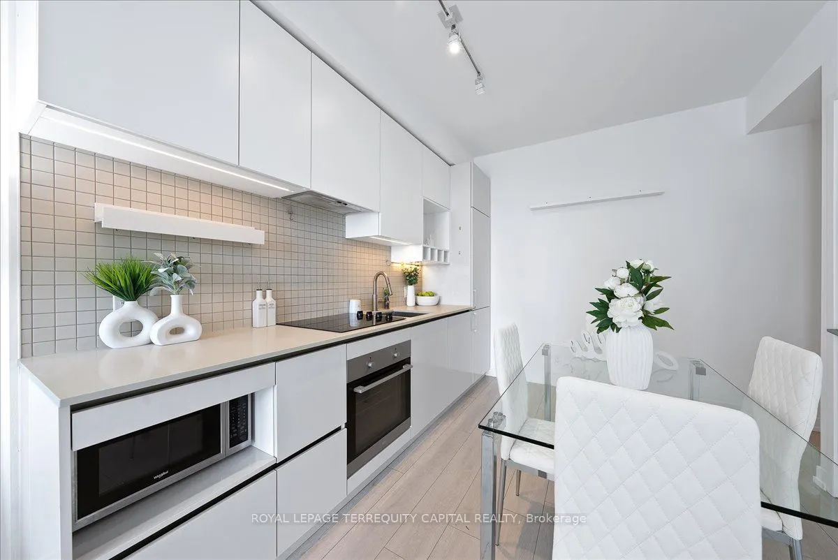 950 Portage Parkway, #1110