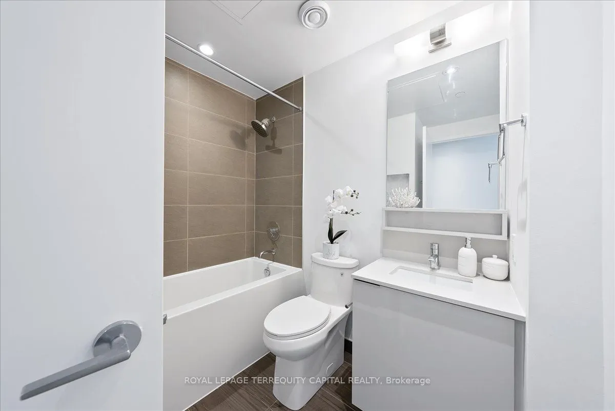 950 Portage Parkway, #1110