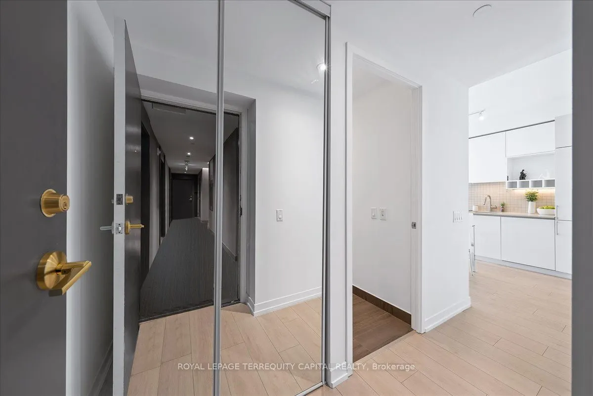 950 Portage Parkway, #1110