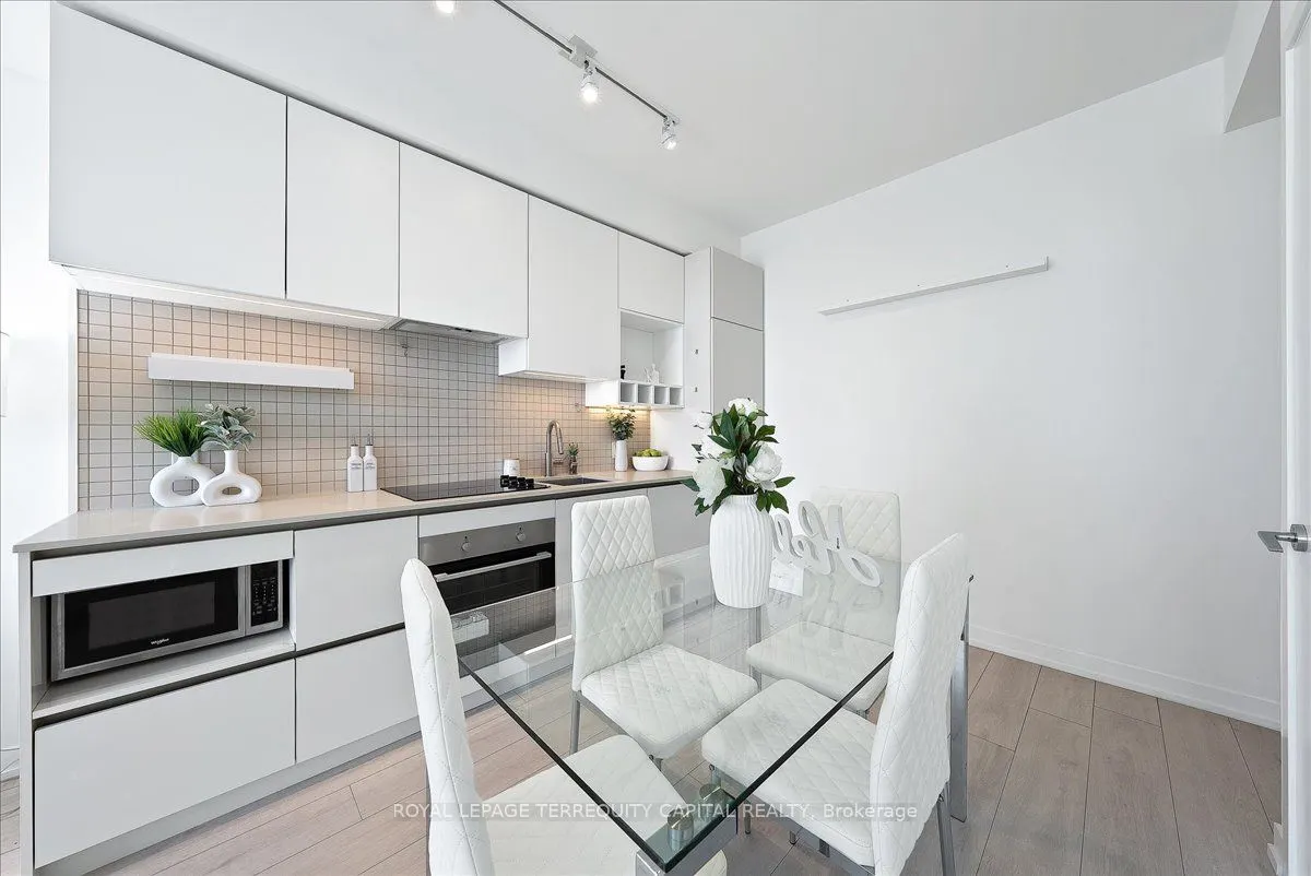 950 Portage Parkway, #1110