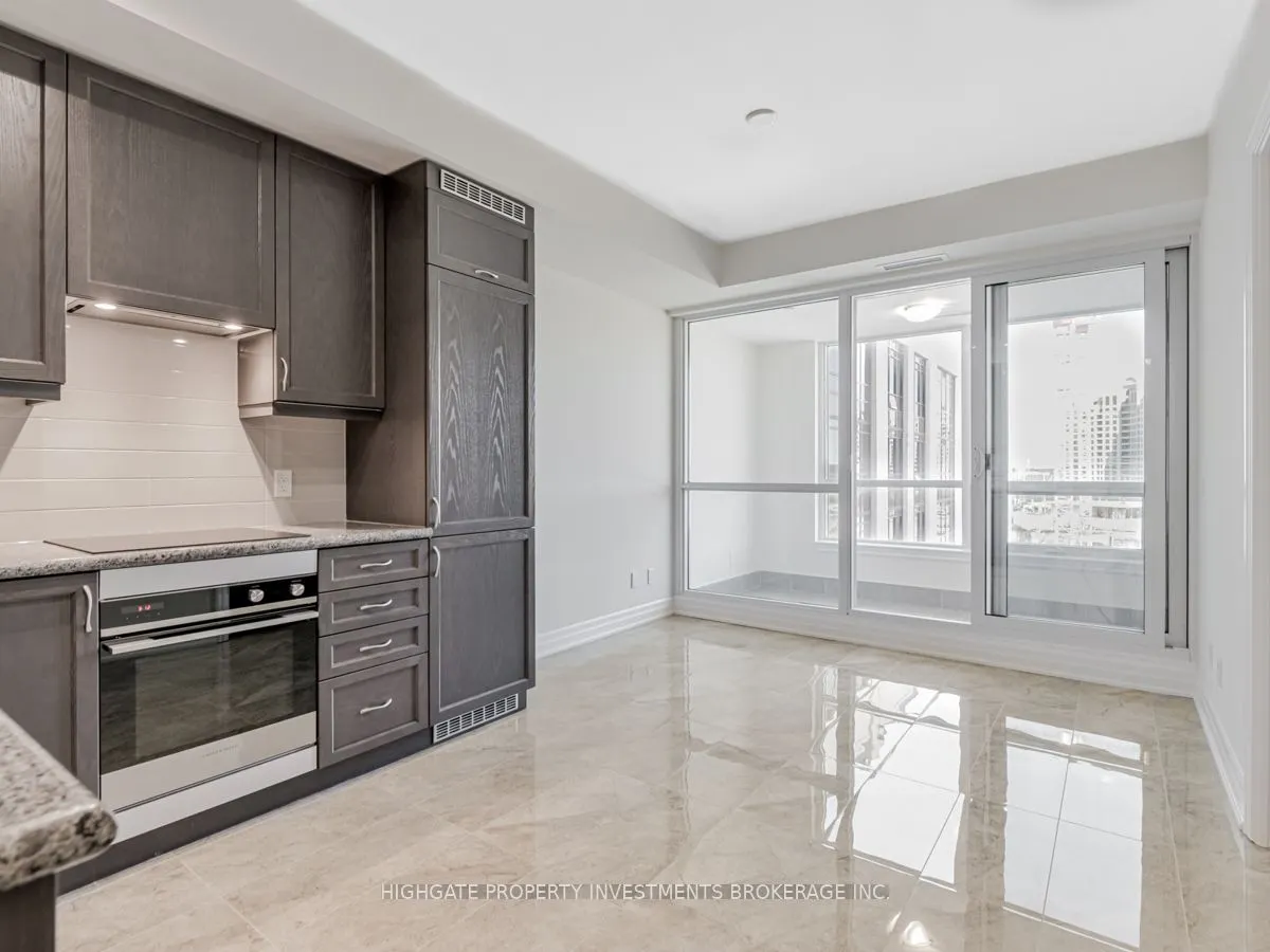 9085 Jane Street, #501