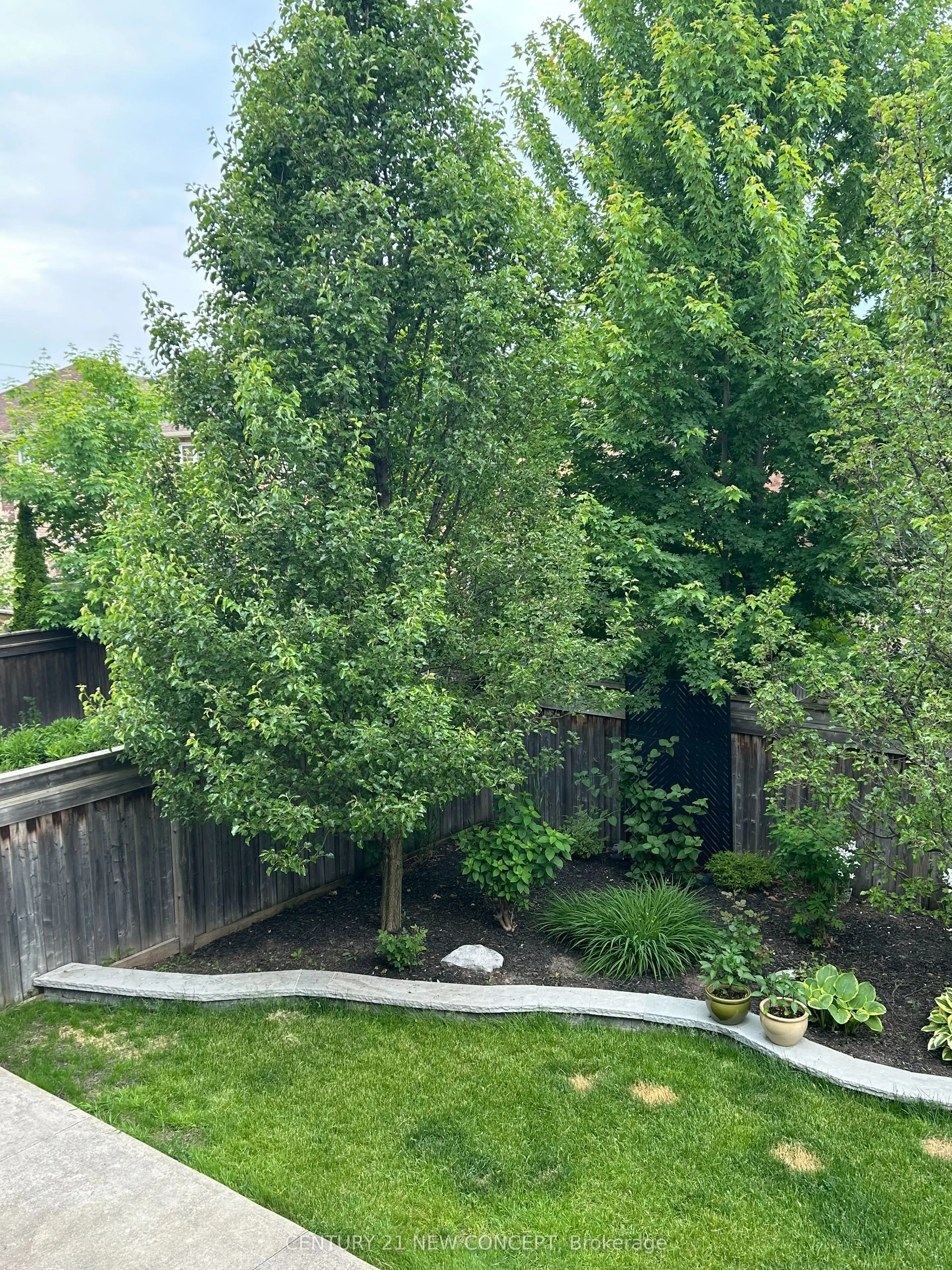 24 Reynolds Crescent