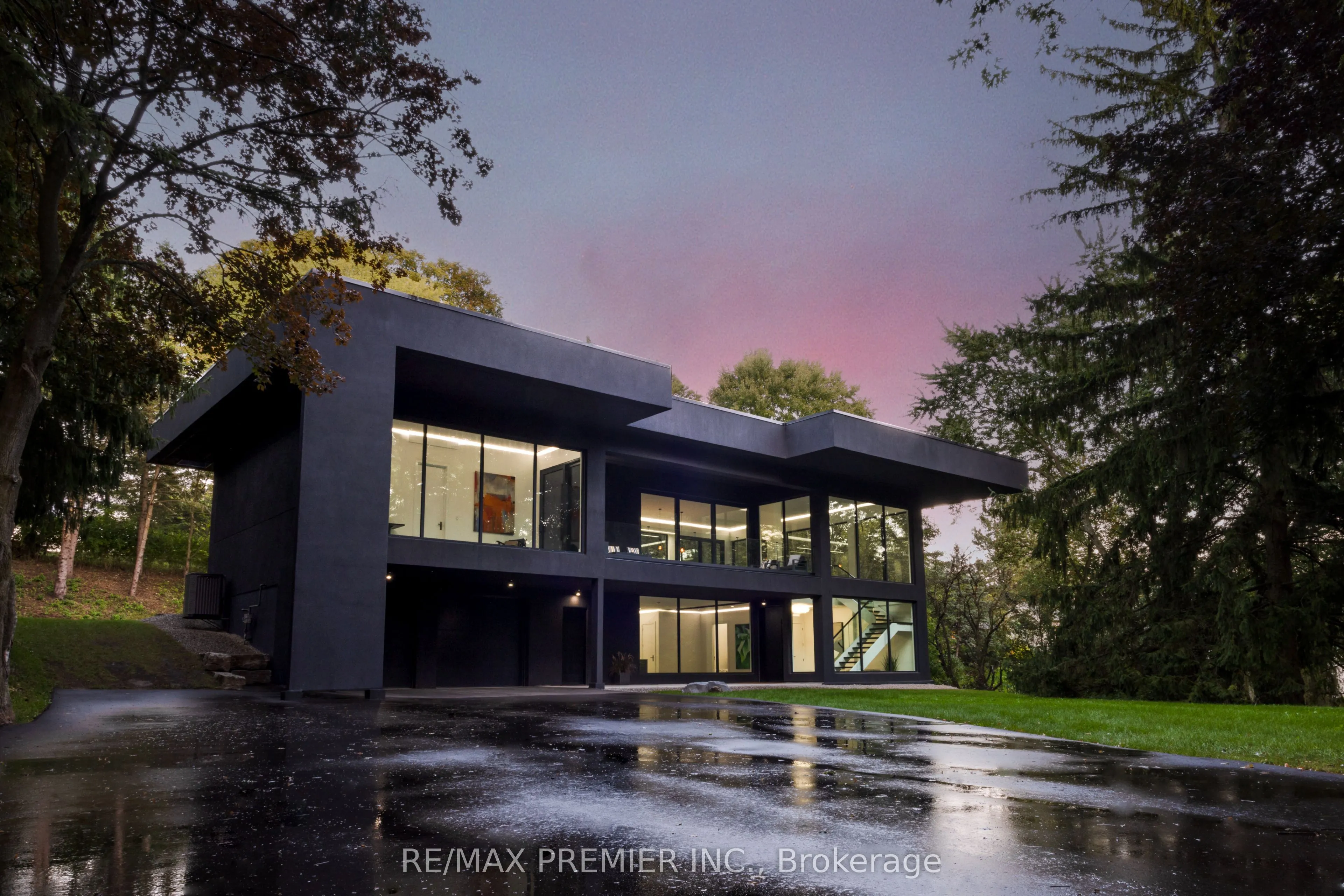 350 Kingscross Drive