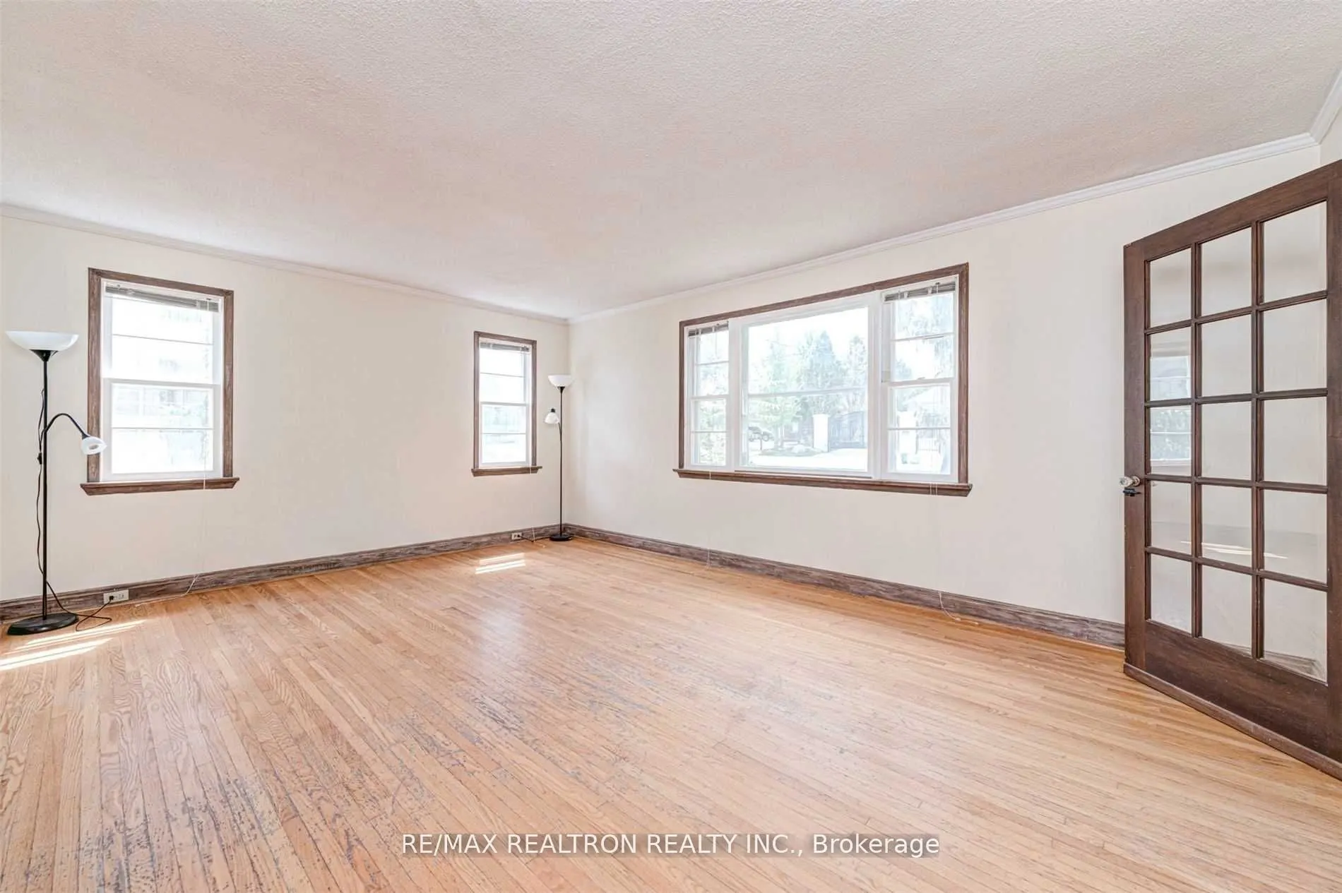 21 Yongeview Avenue