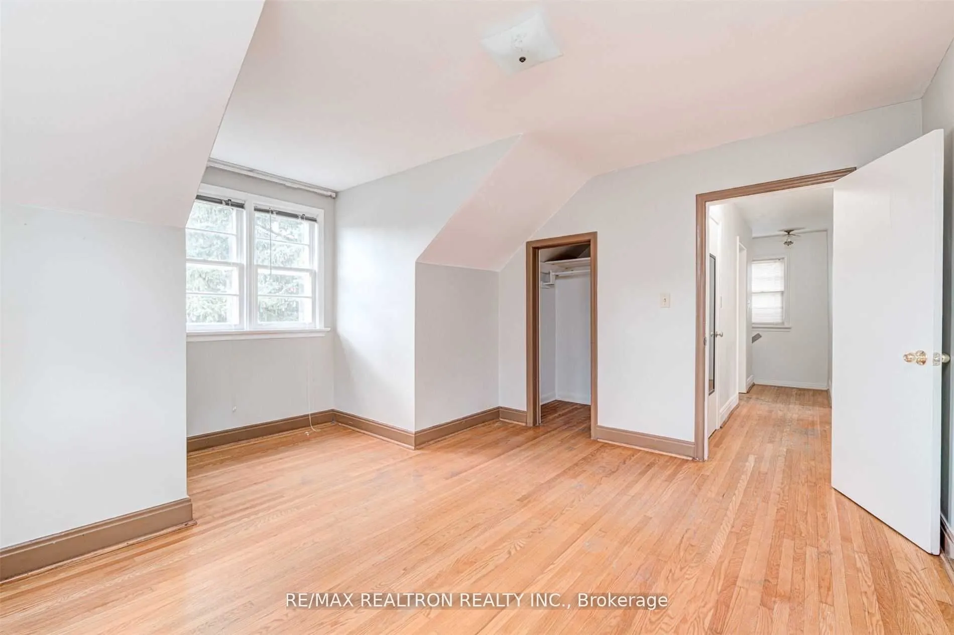 21 Yongeview Avenue
