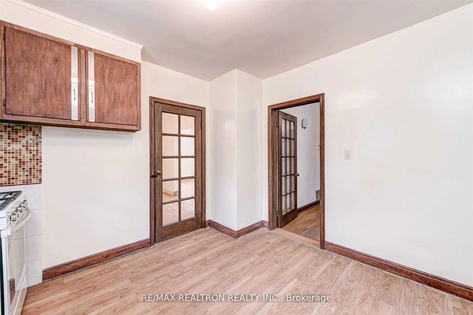 21 Yongeview Avenue