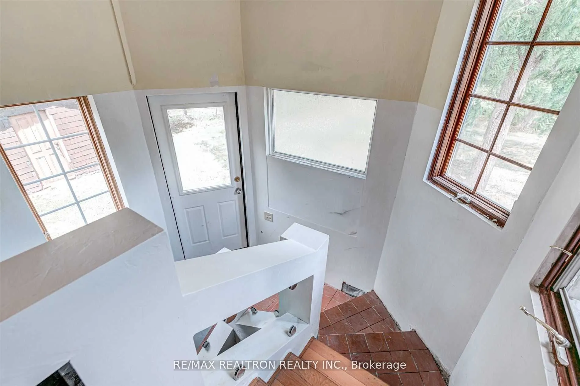 21 Yongeview Avenue