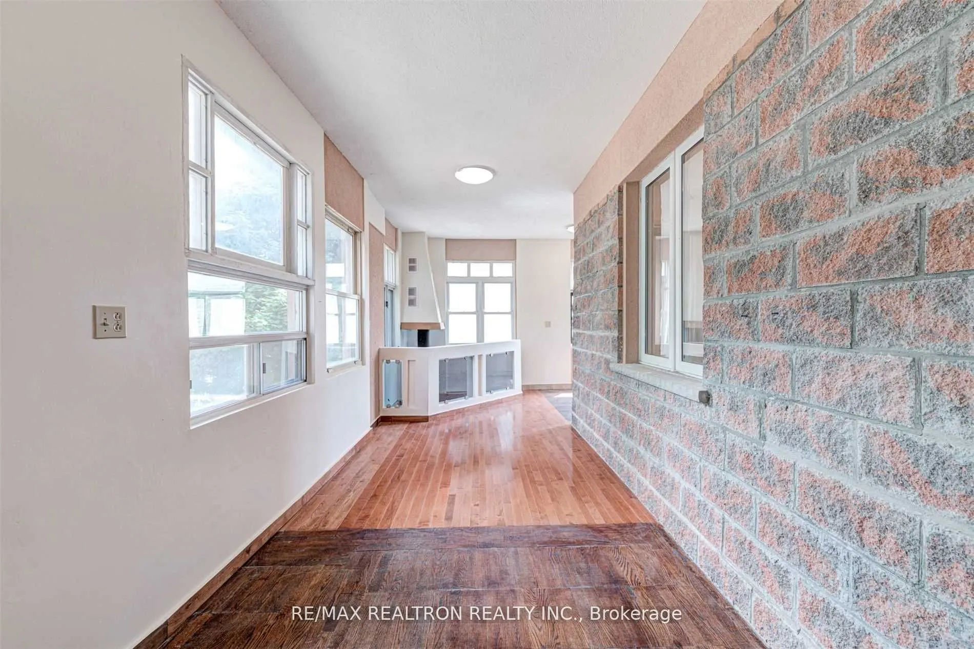 21 Yongeview Avenue