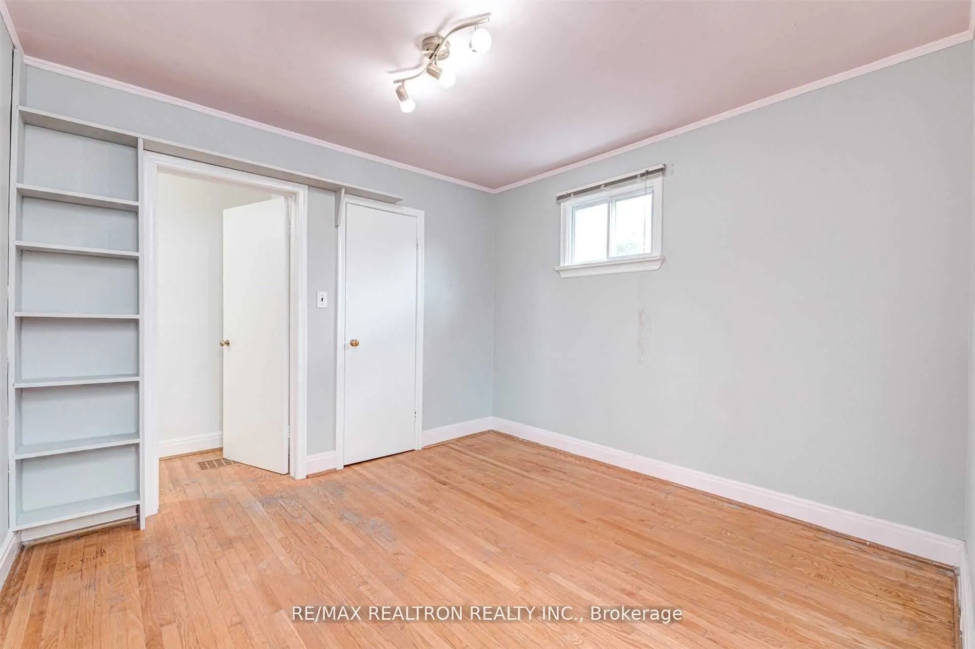 21 Yongeview Avenue
