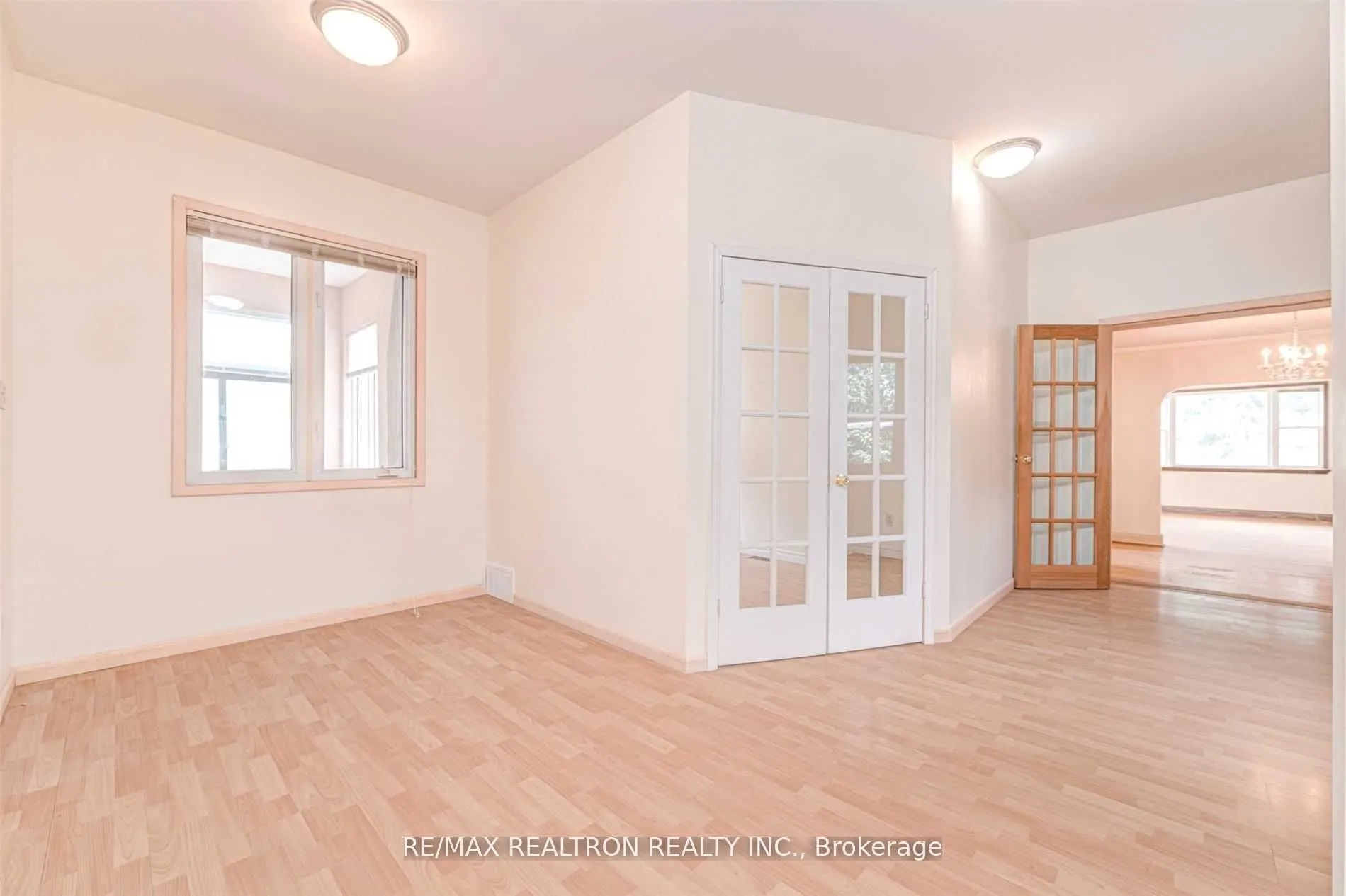 21 Yongeview Avenue