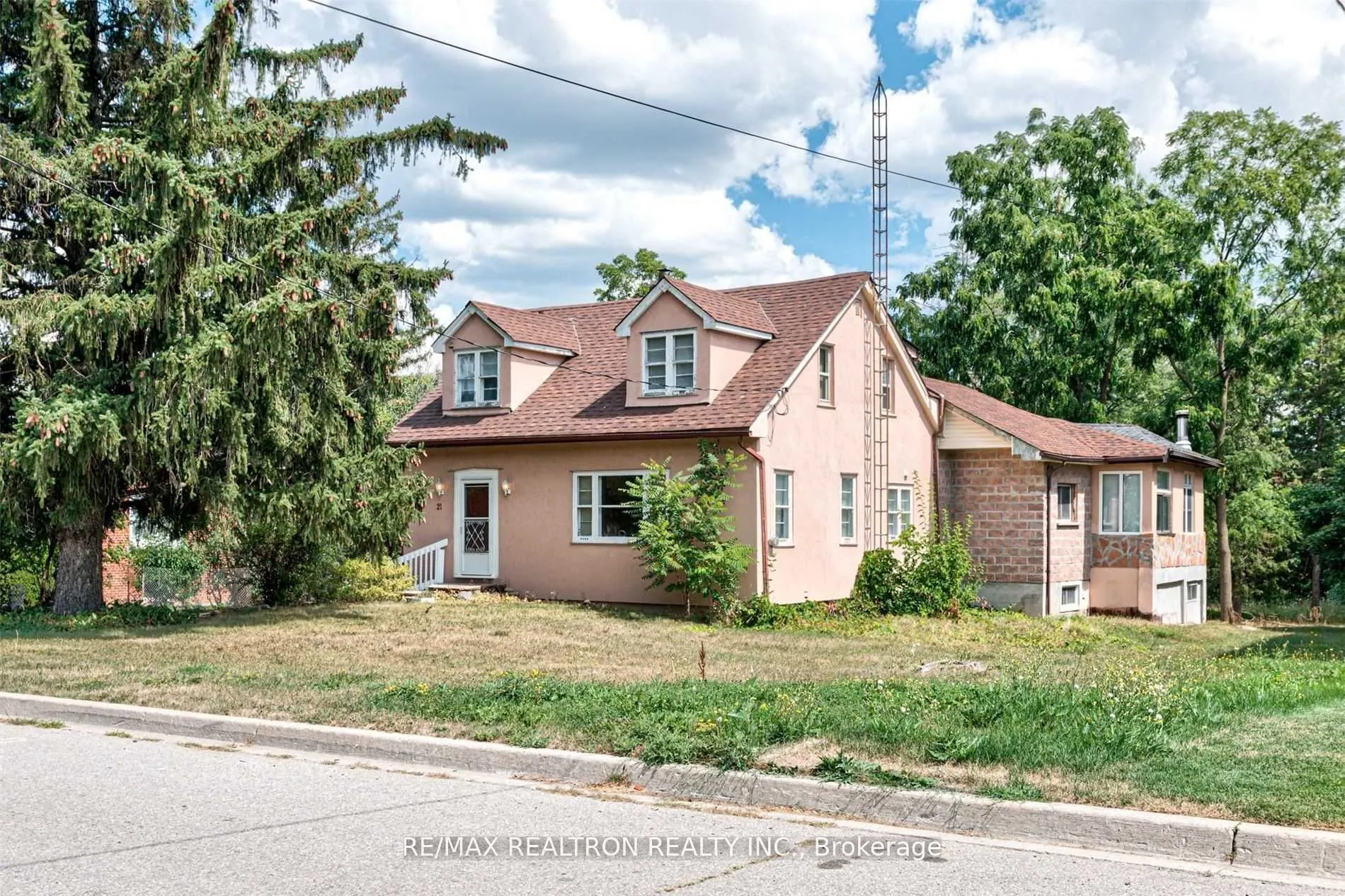 21 Yongeview Avenue