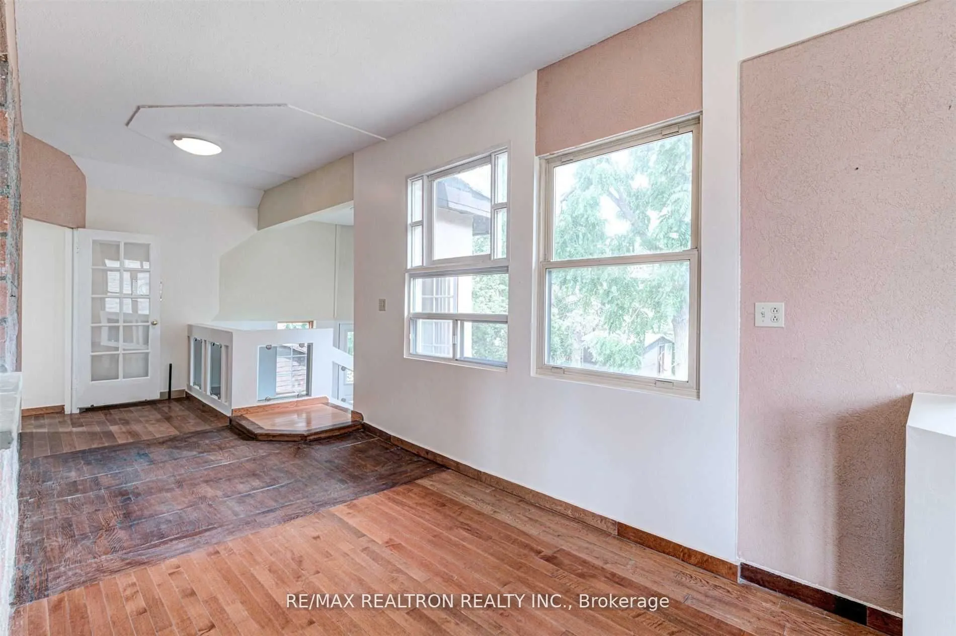 21 Yongeview Avenue
