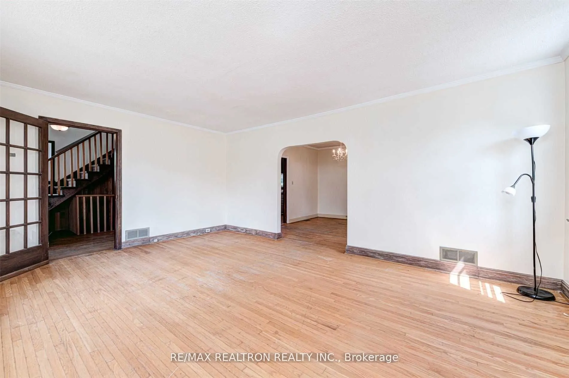21 Yongeview Avenue