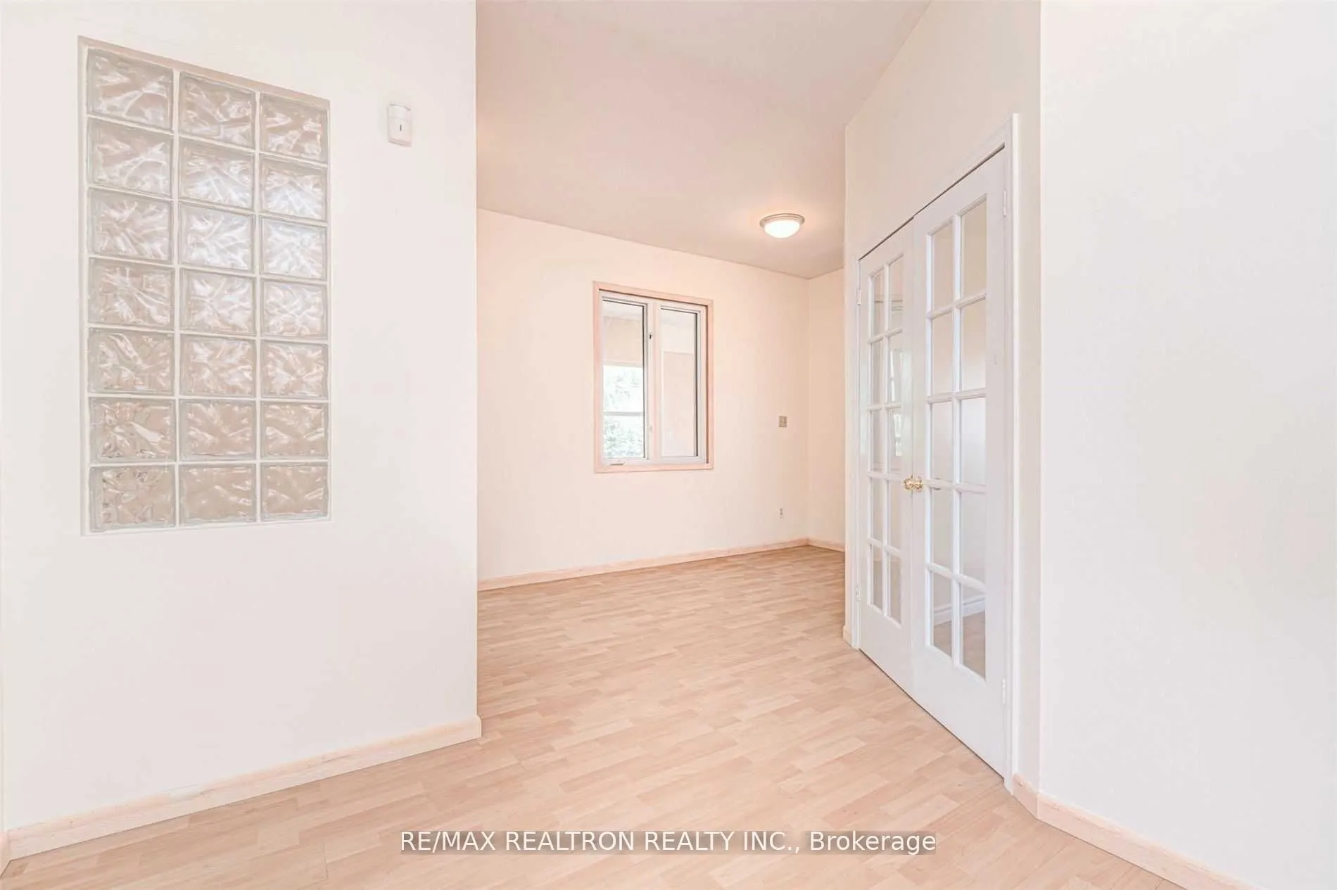 21 Yongeview Avenue