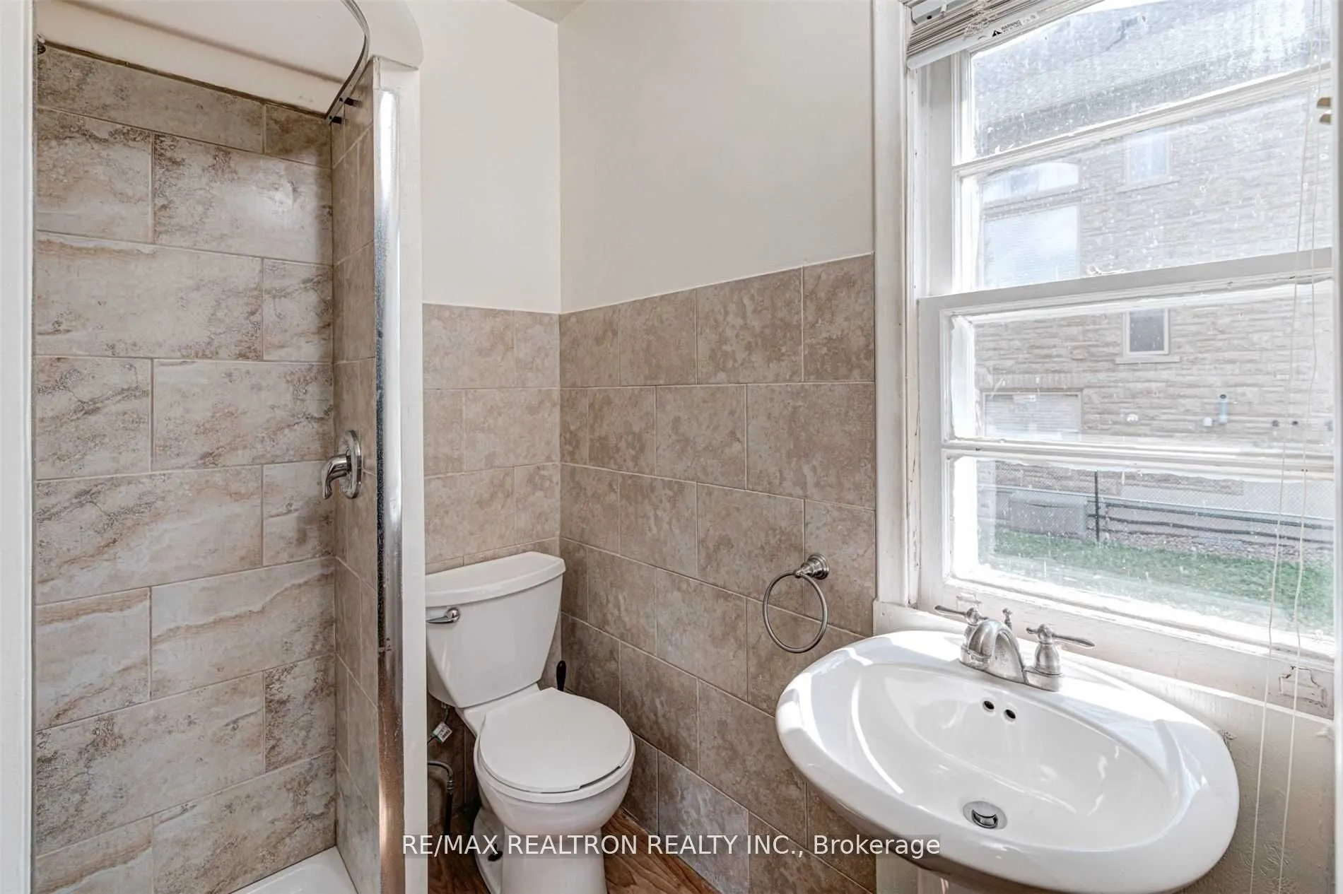 21 Yongeview Avenue
