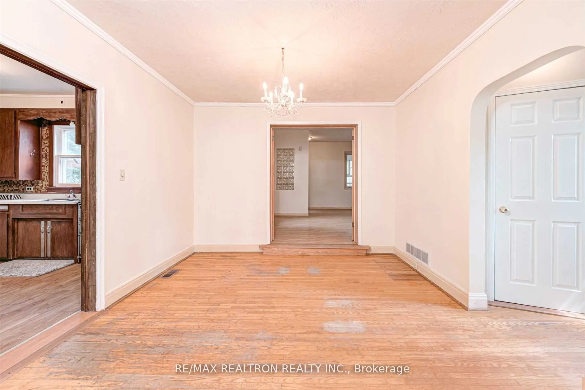 21 Yongeview Avenue