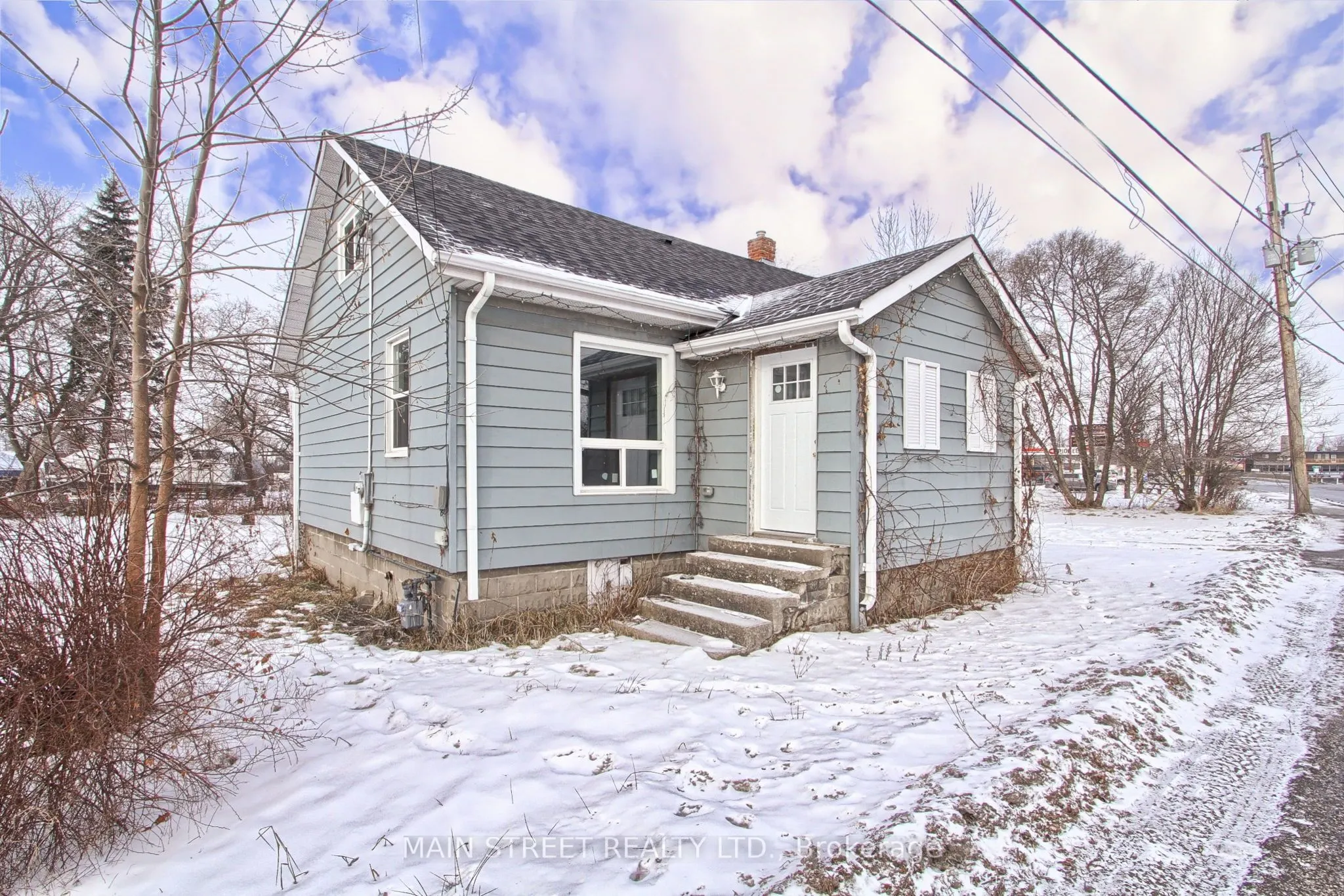 260 The Queensway Road S