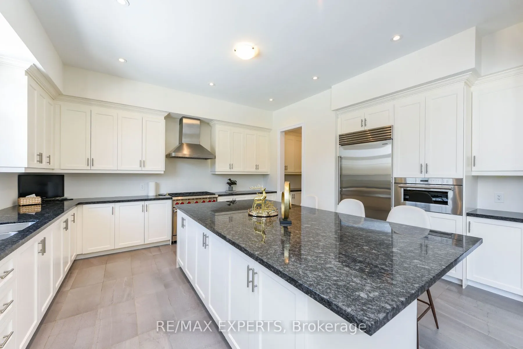 30 Enclave Court NW