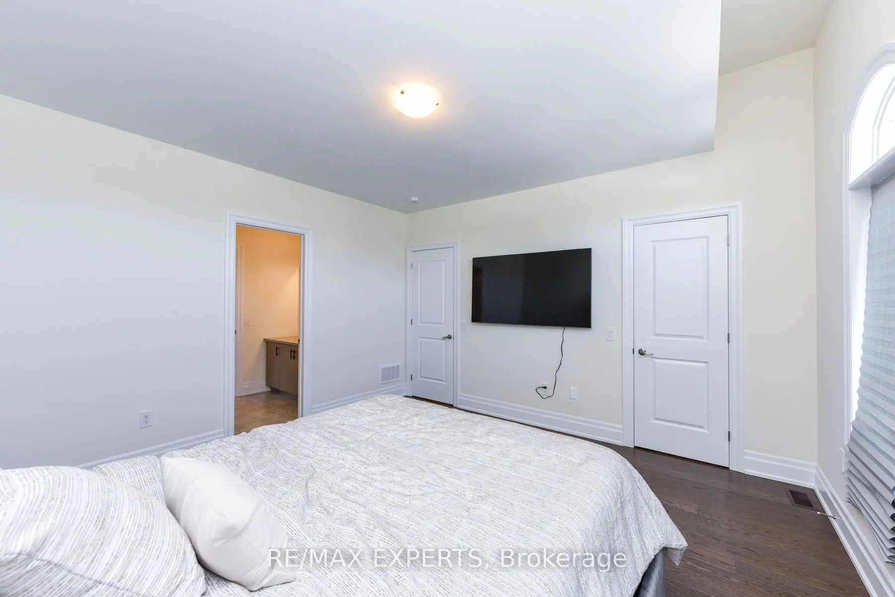 30 Enclave Court NW