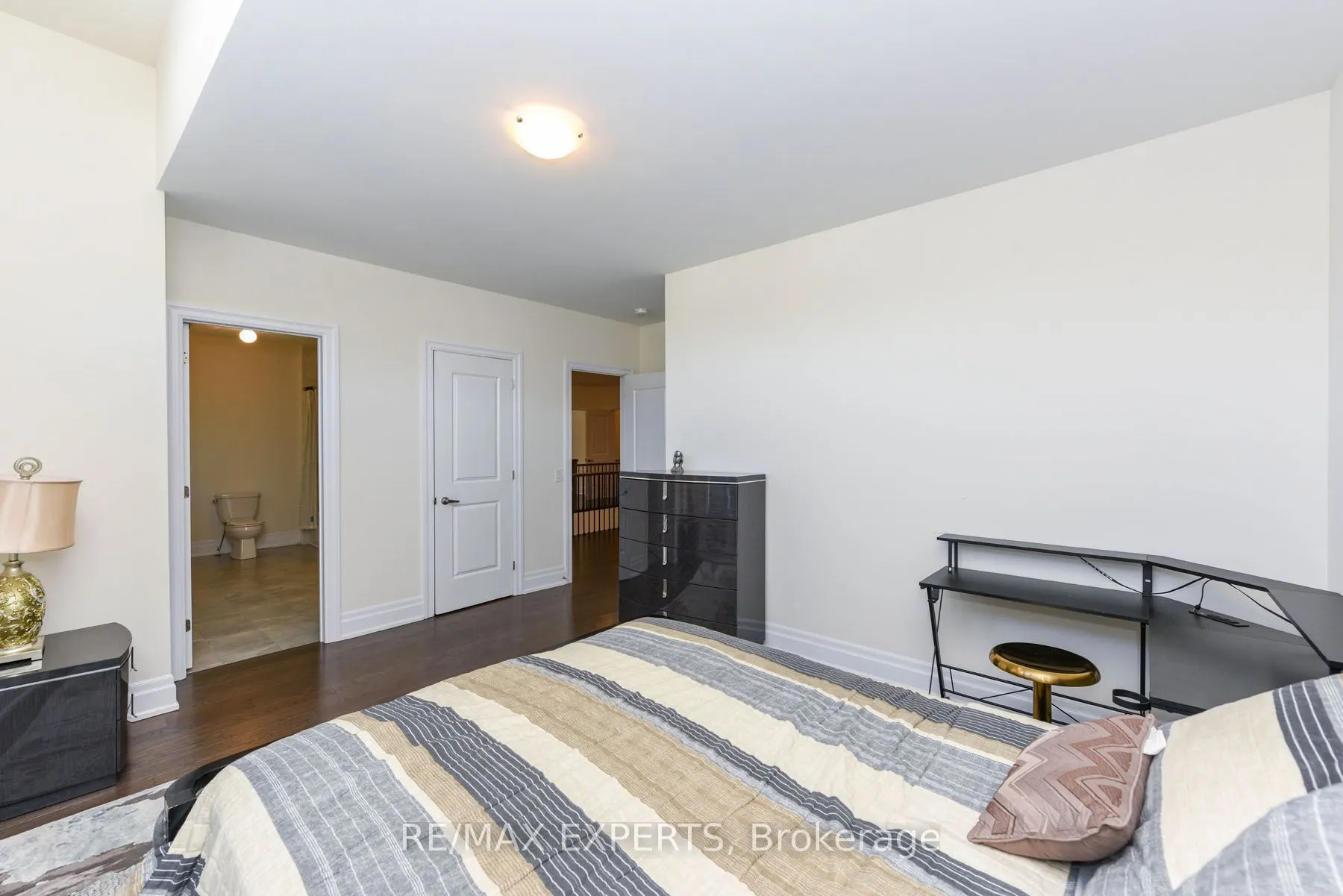 30 Enclave Court NW