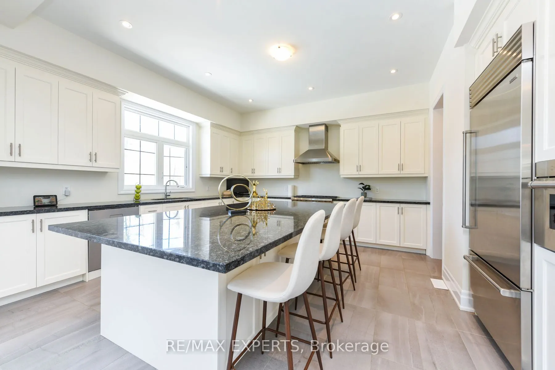 30 Enclave Court NW