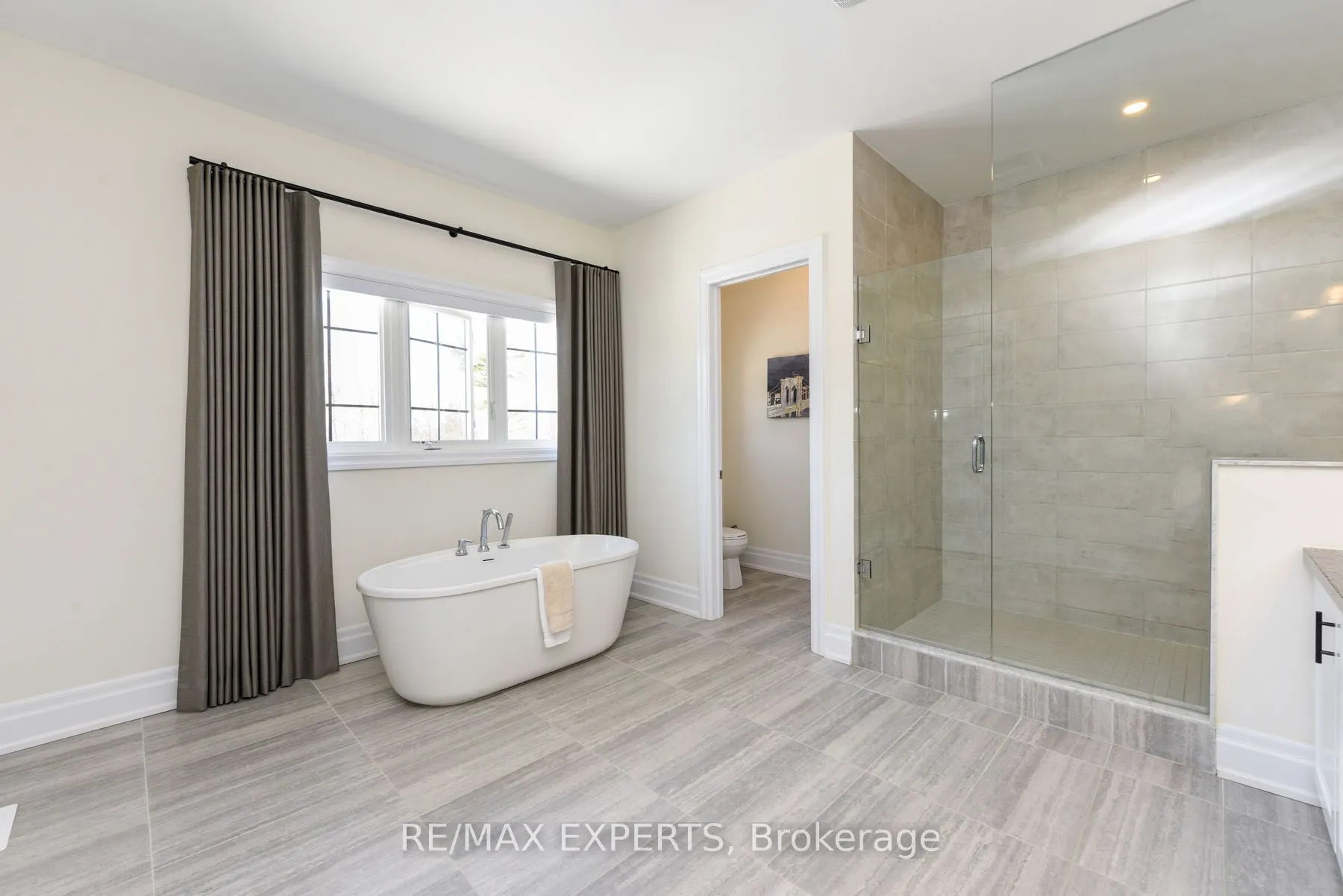30 Enclave Court NW