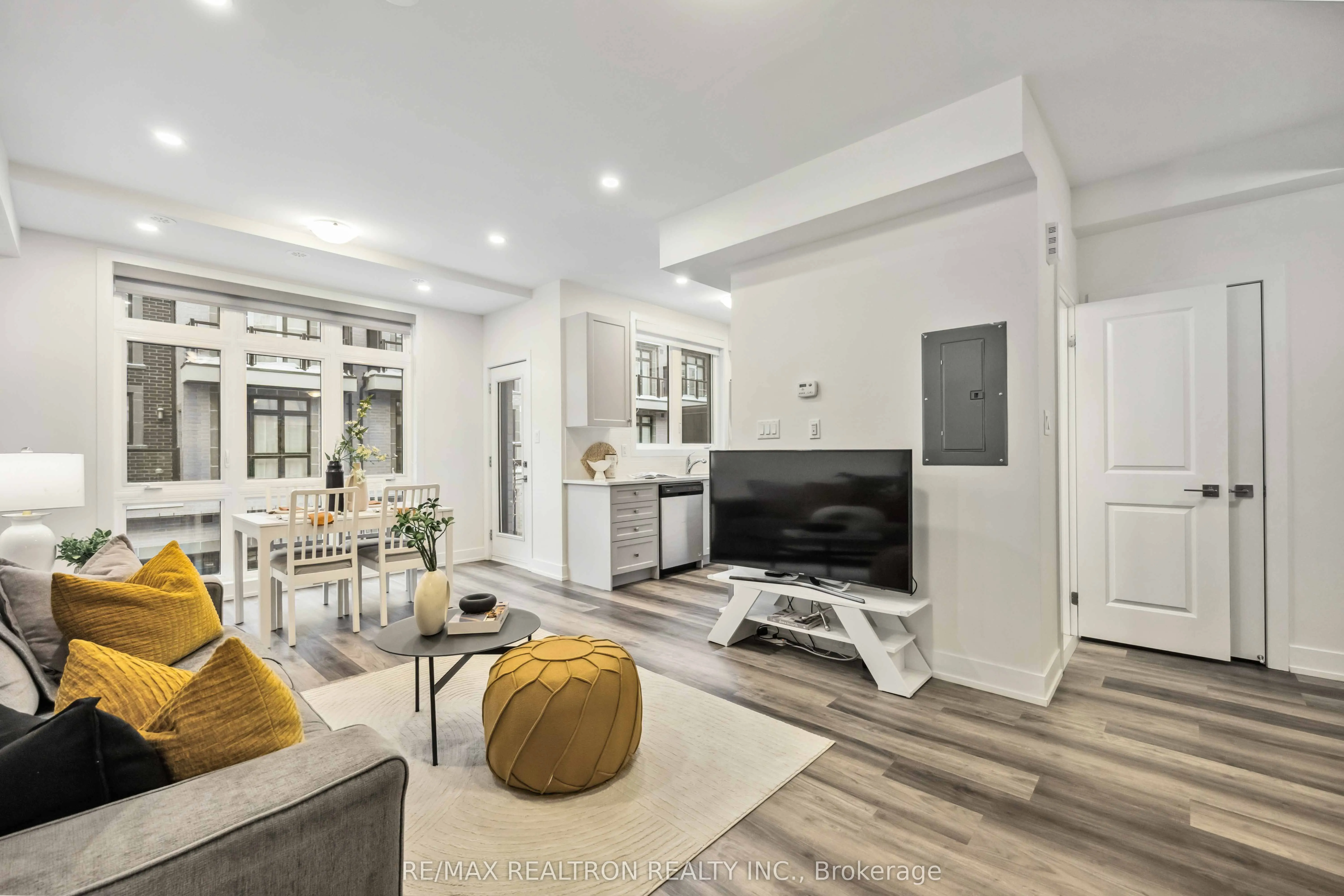 12860 Yonge Street W, #3