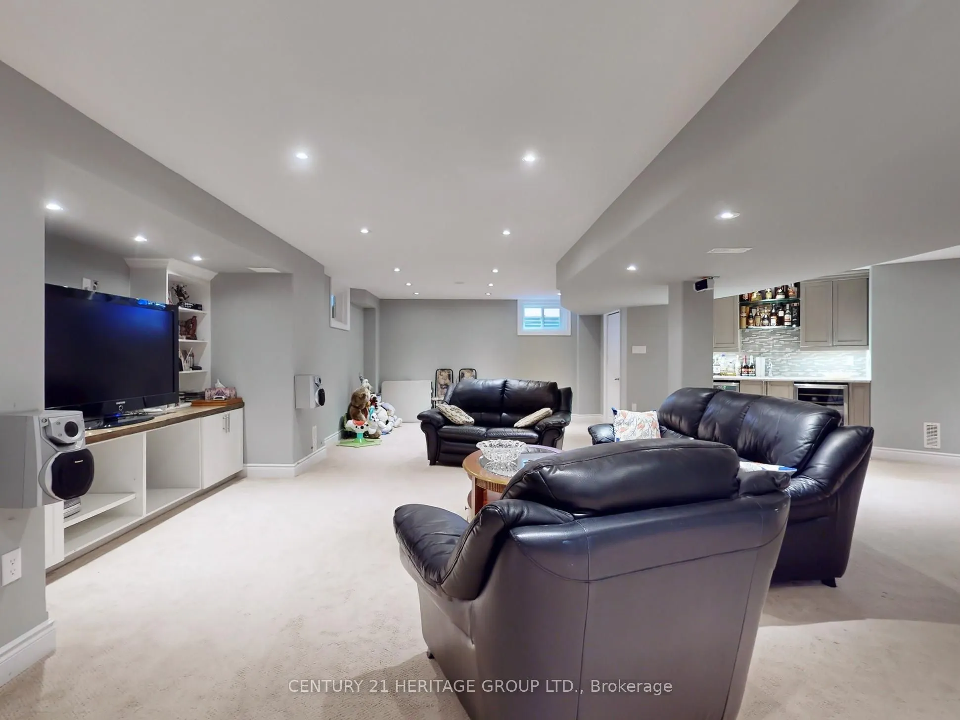 896 Booth Avenue
