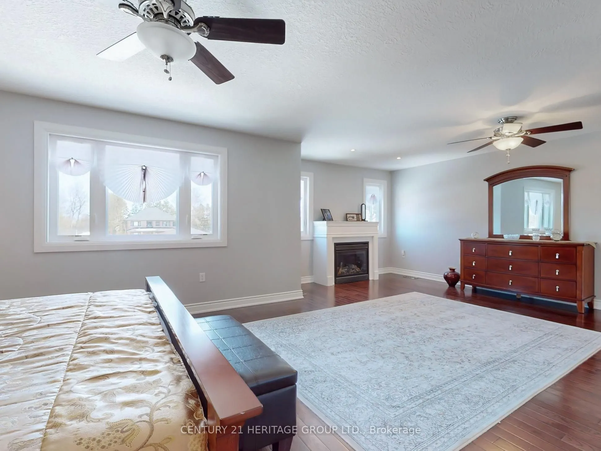 896 Booth Avenue