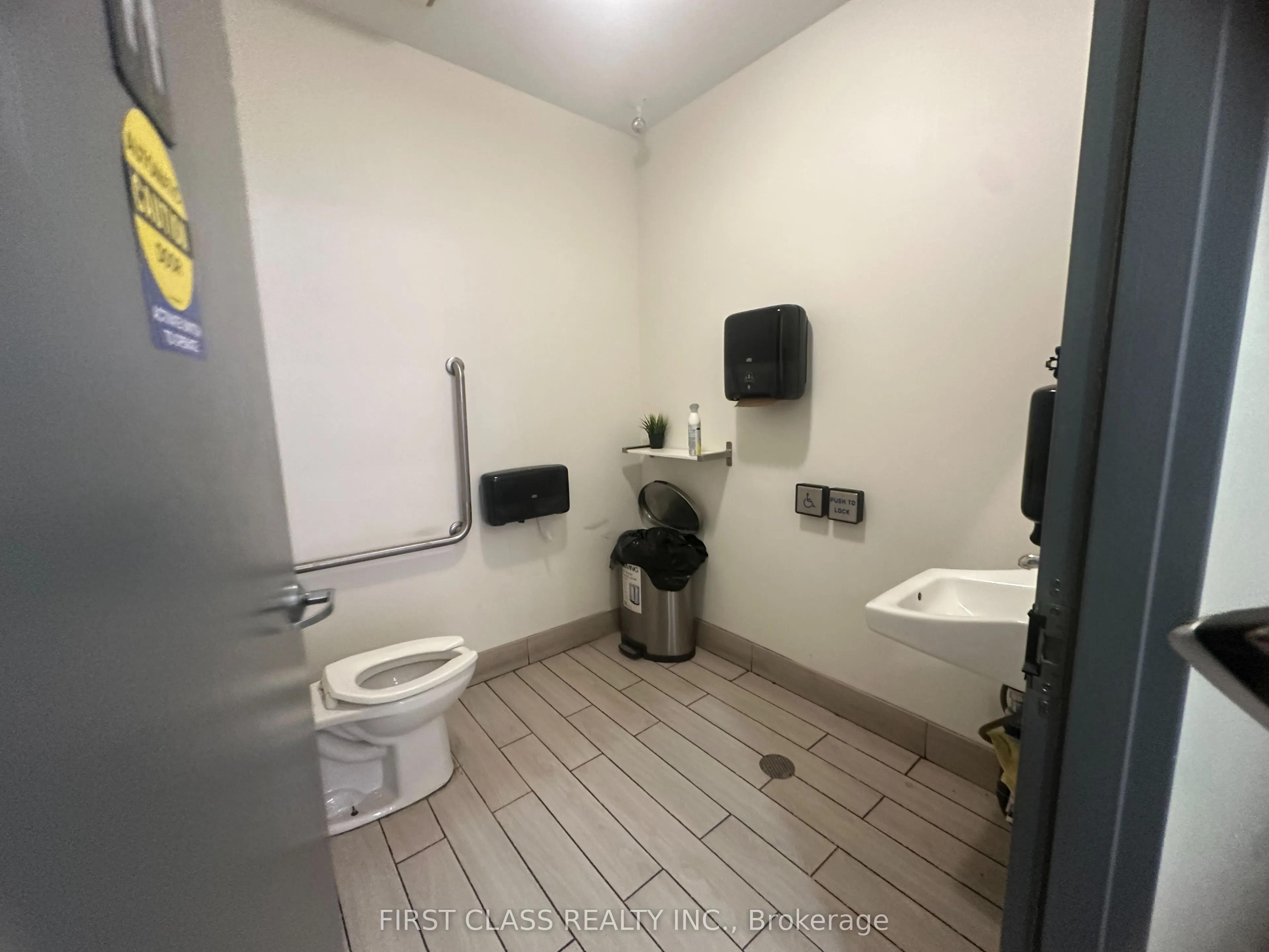 450 Holland Street W, #3