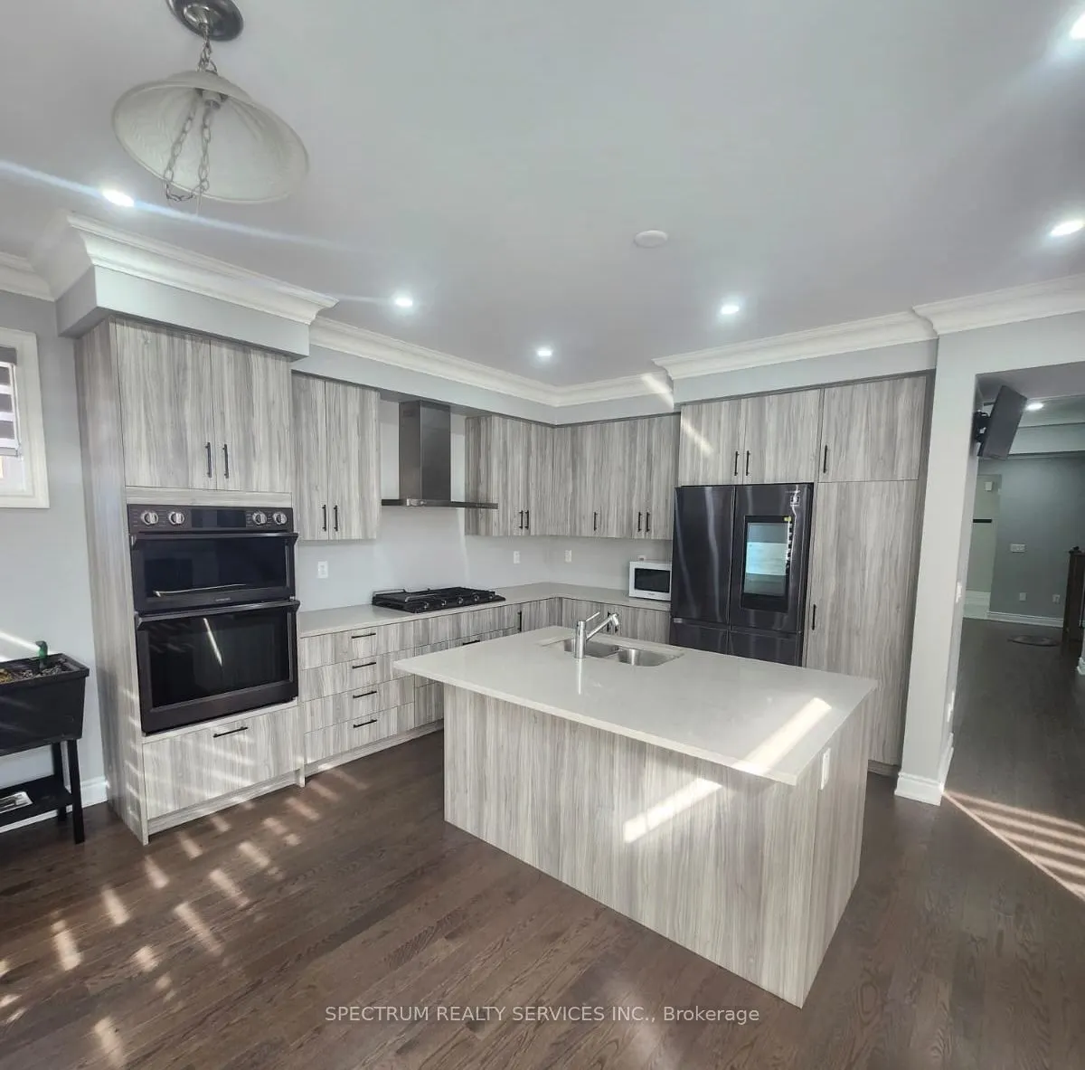 111 Scarlet Way
