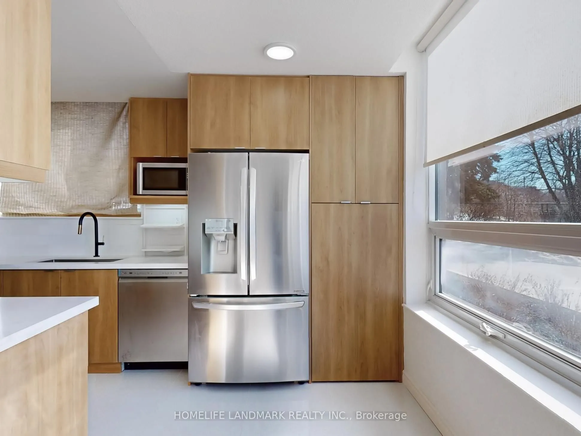 326 Major Mackenzie Drive E, #102