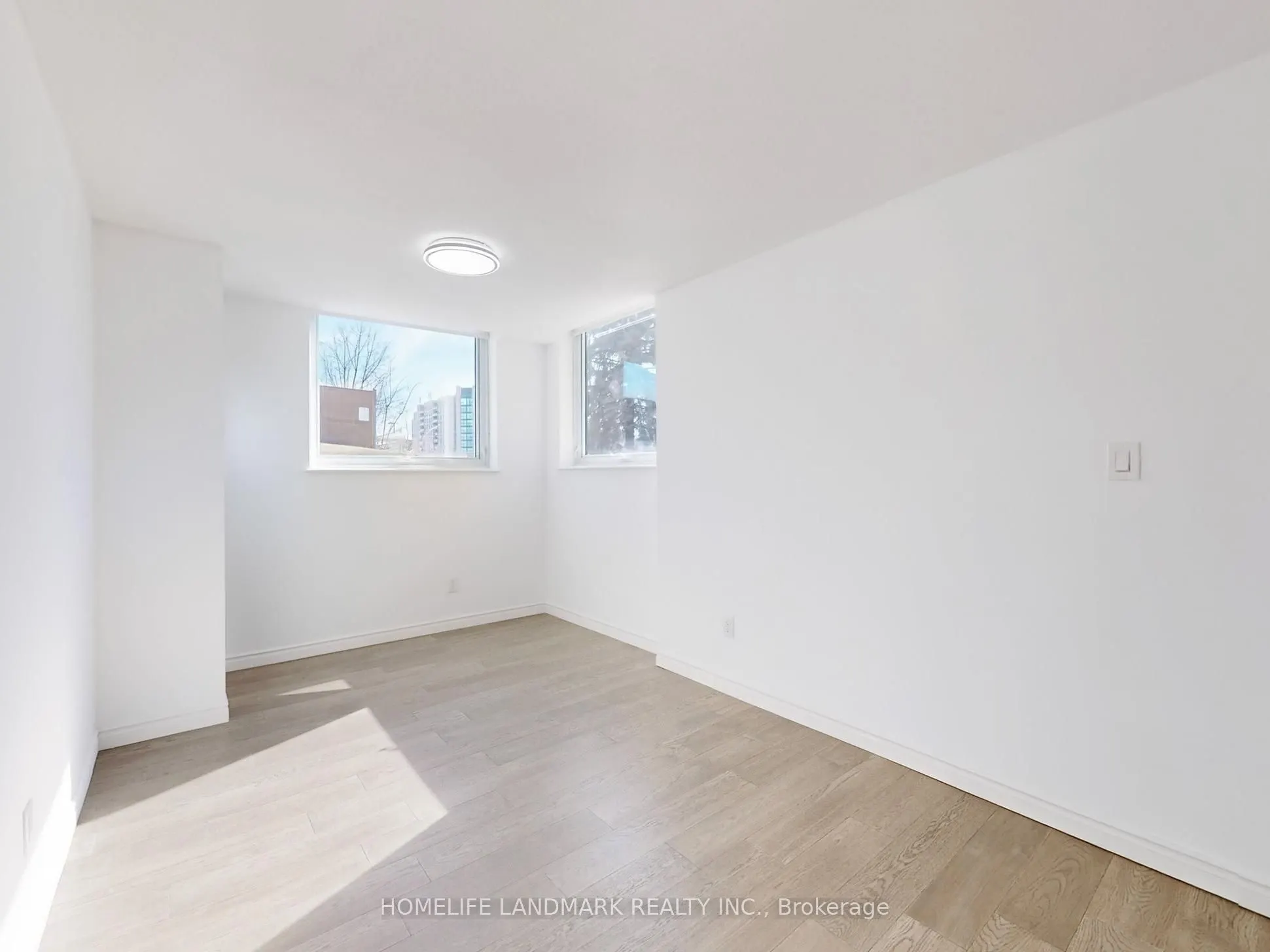 326 Major Mackenzie Drive E, #102