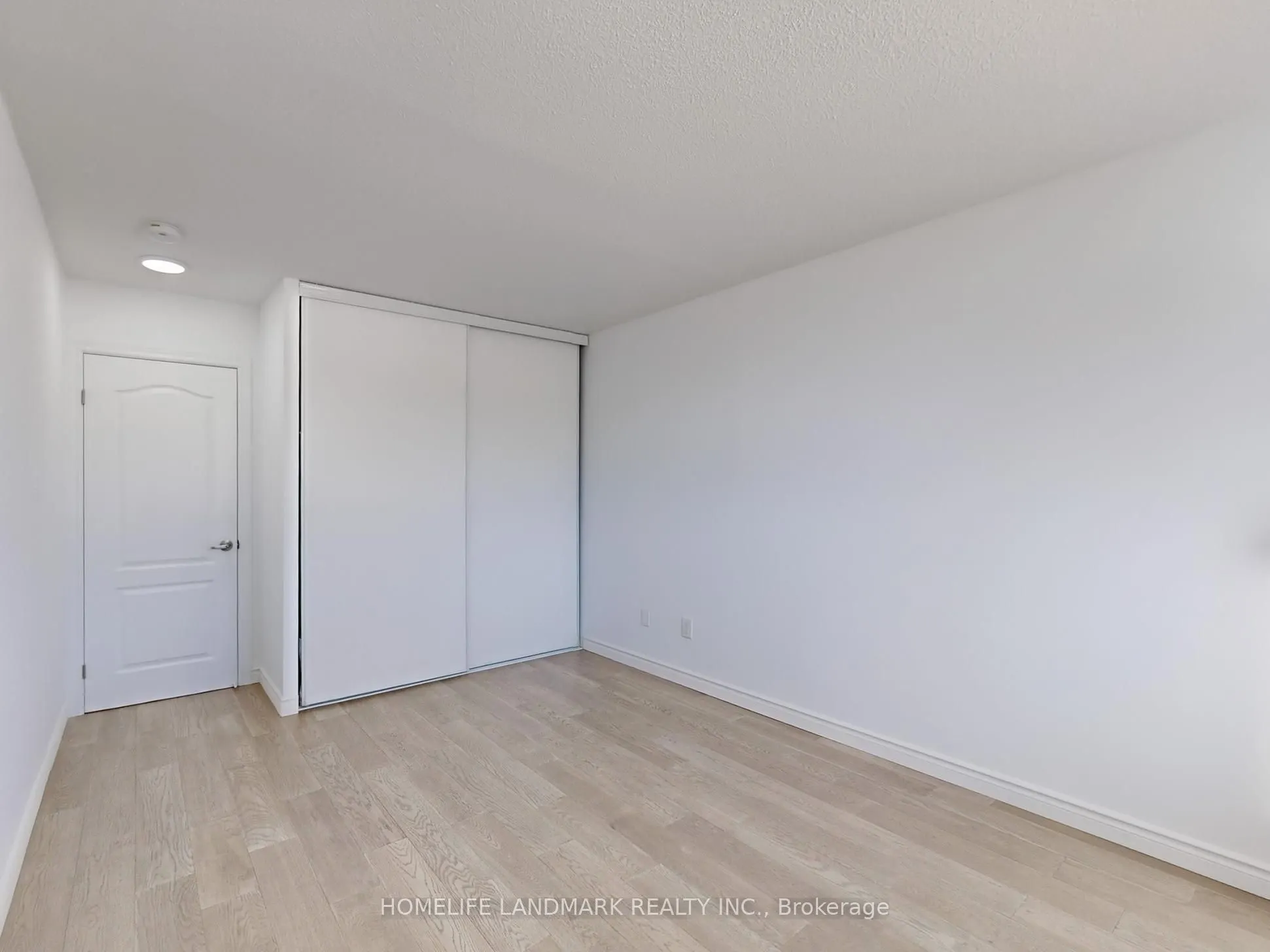 326 Major Mackenzie Drive E, #102