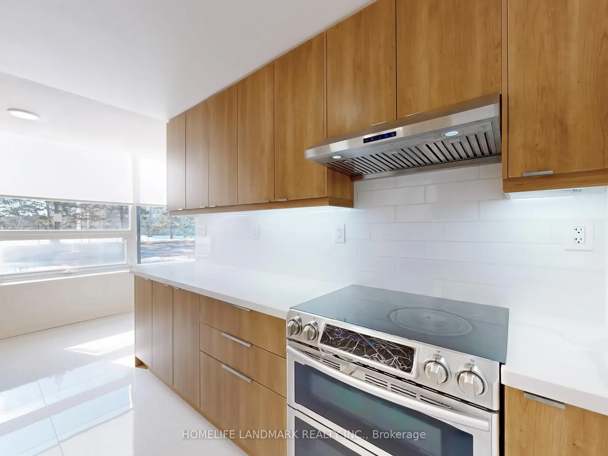 326 Major Mackenzie Drive E, #102