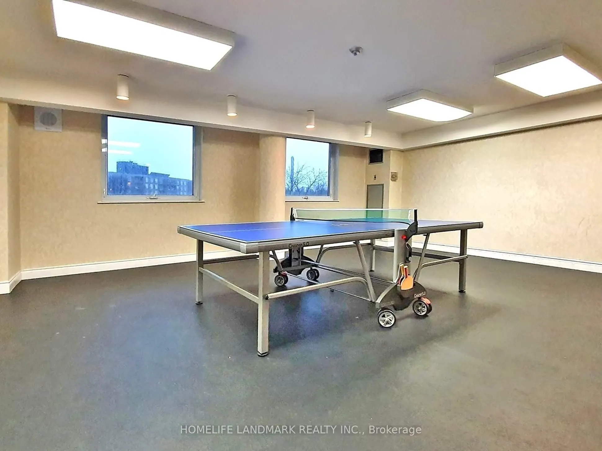 326 Major Mackenzie Drive E, #102